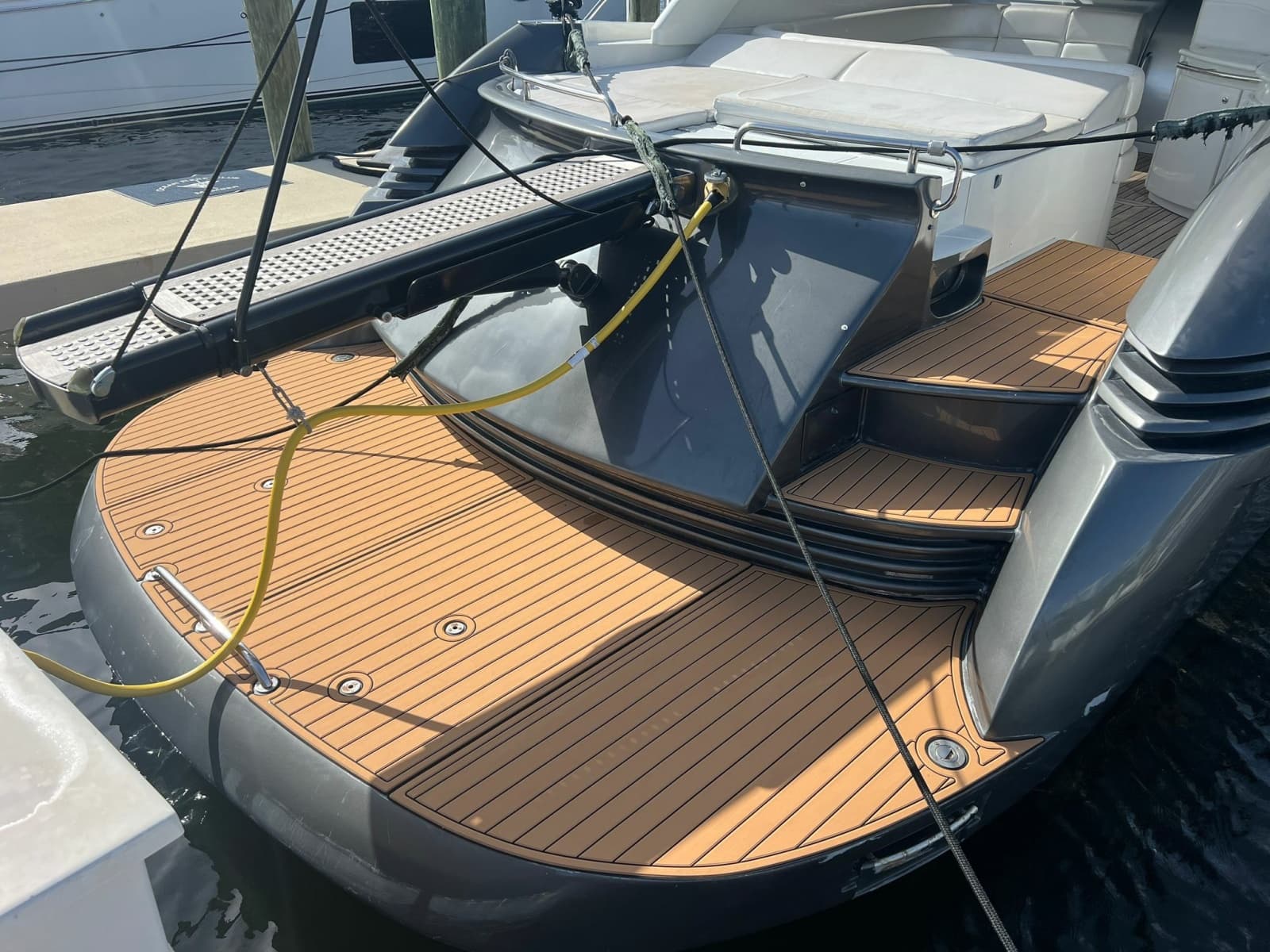 2006 Pershing 