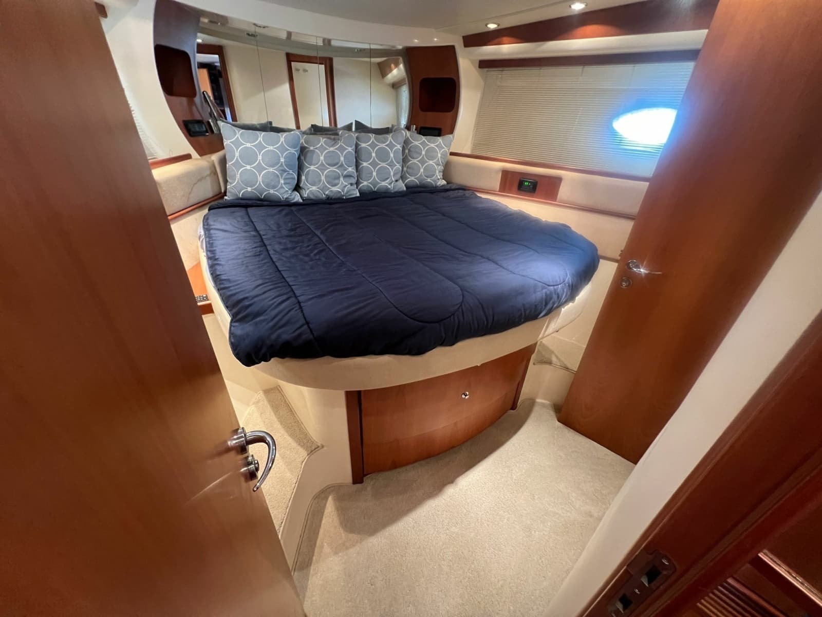 2006 Pershing 