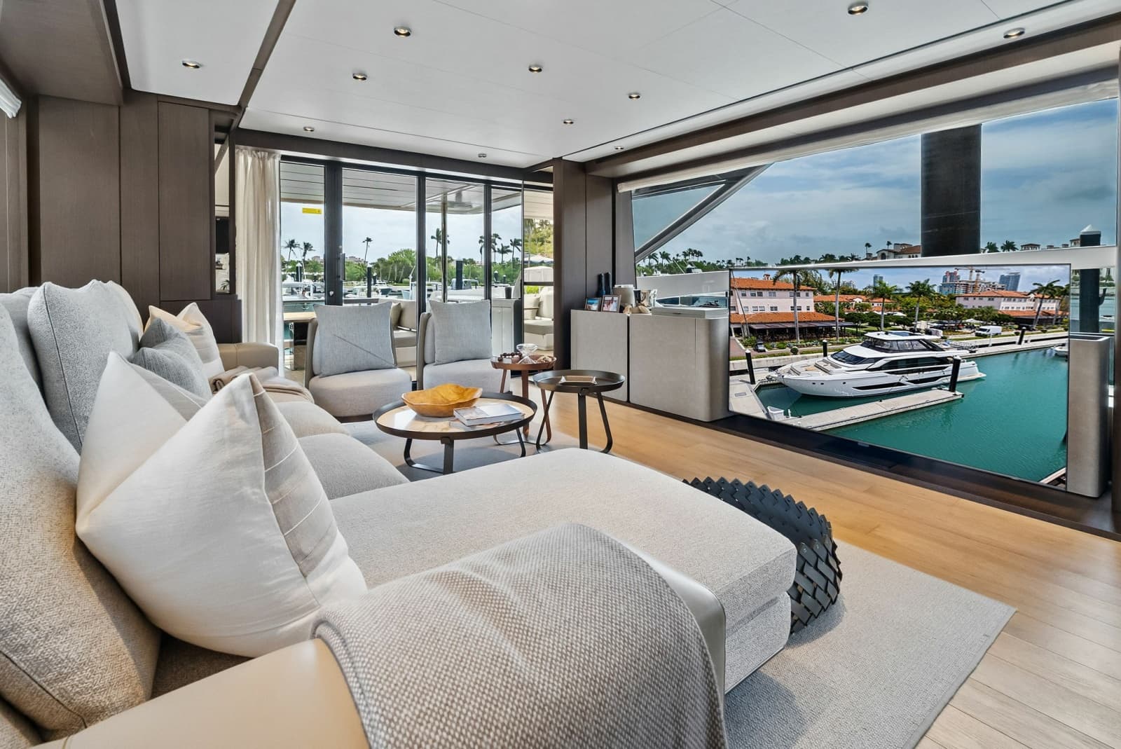 2023 Ferretti Yachts 860
