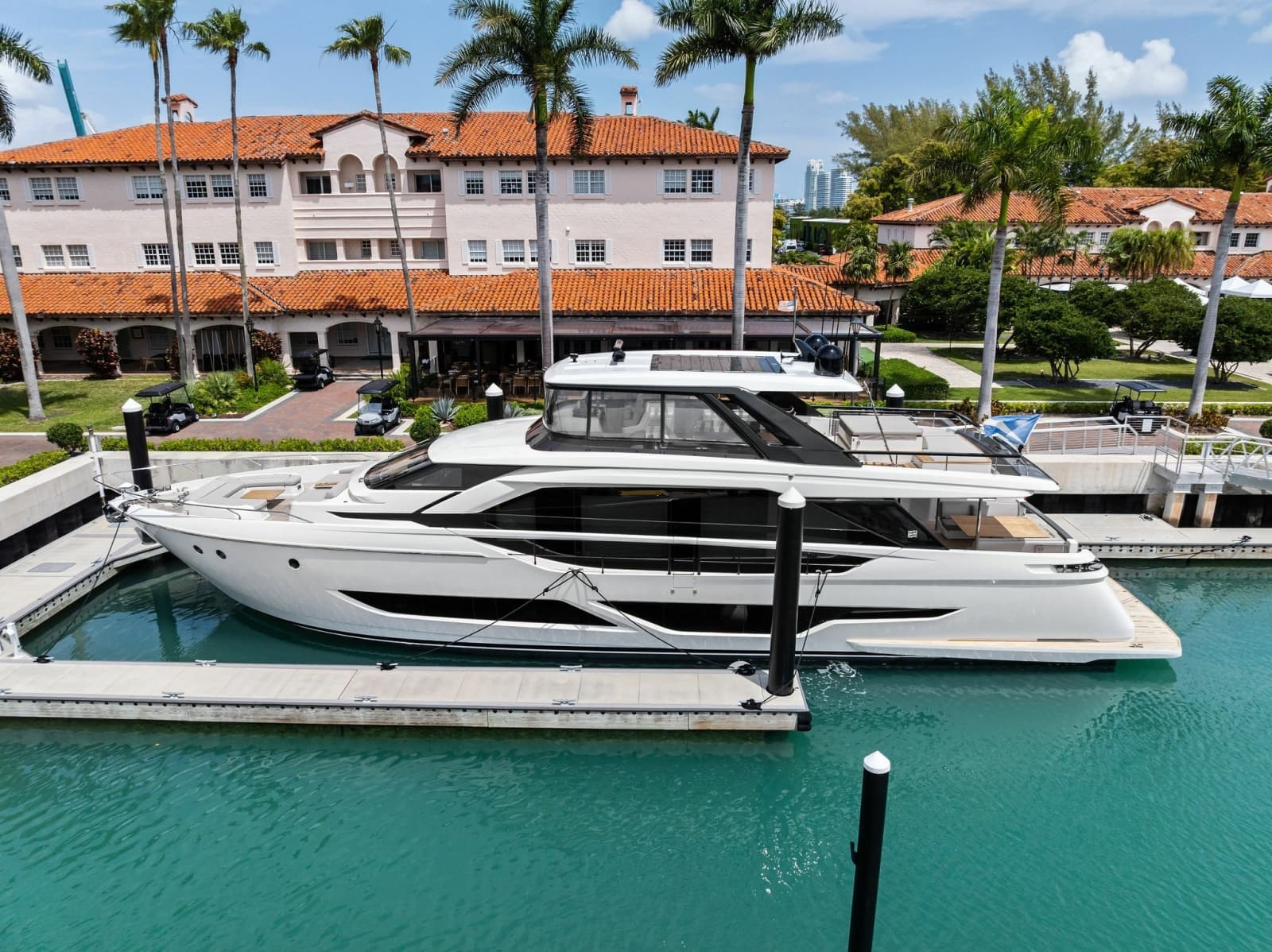 2023 Ferretti Yachts 860