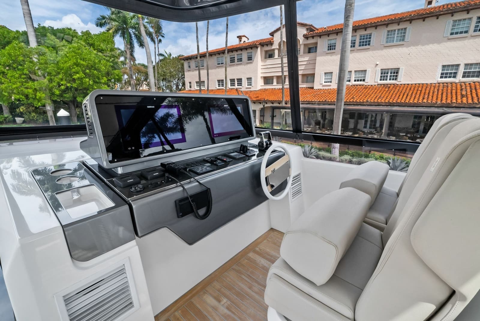 2023 Ferretti Yachts 860