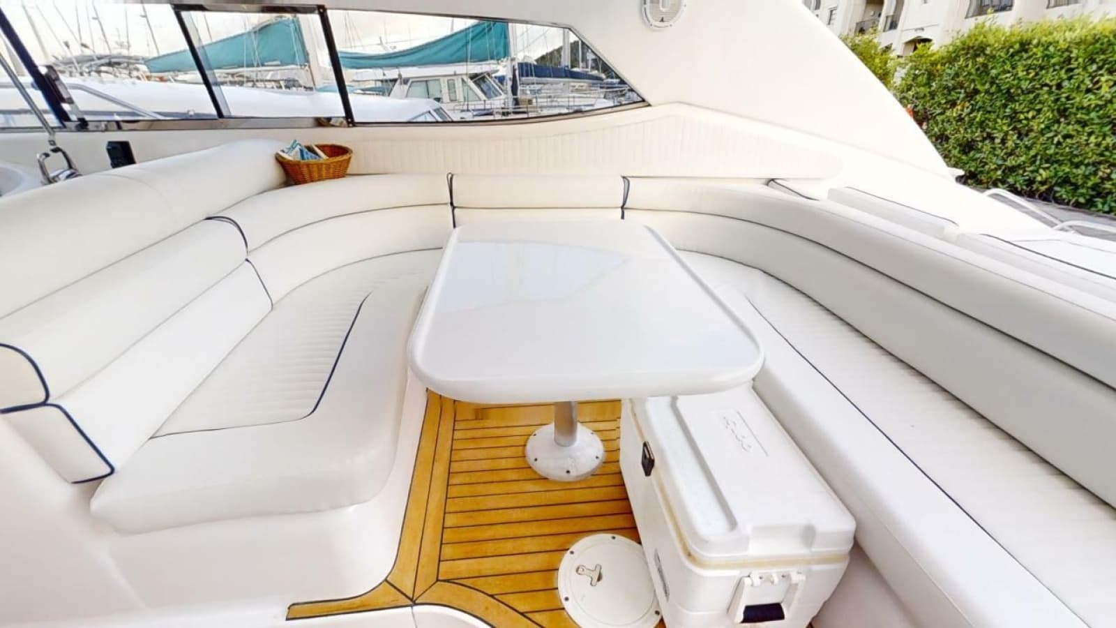 Comfortable dinette