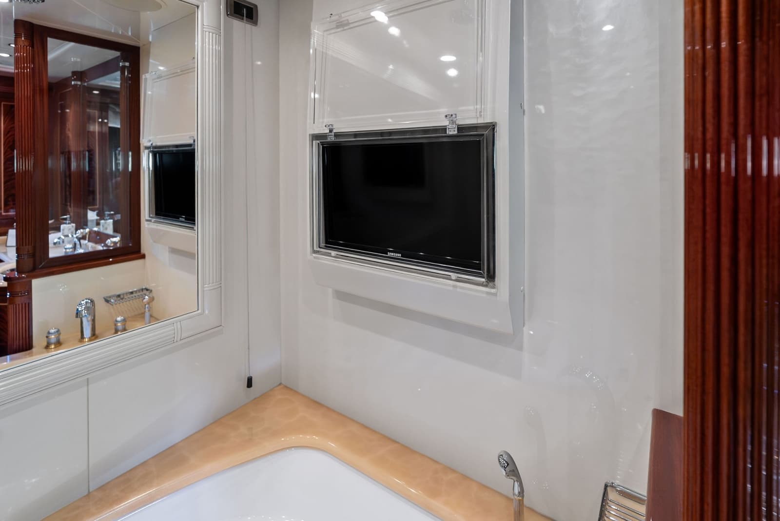 2005 Mangusta 130