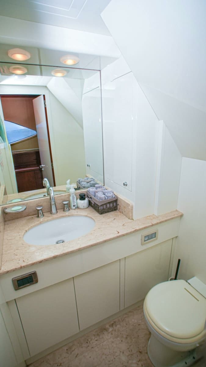 2005 Falcon Falcon 102 Flybridge