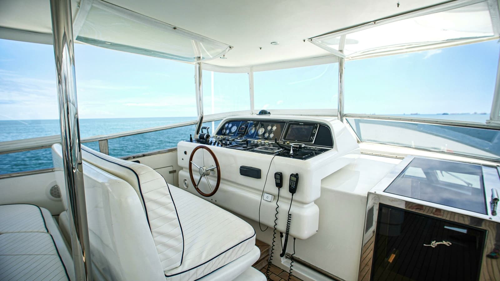 2005 Falcon Falcon 102 Flybridge