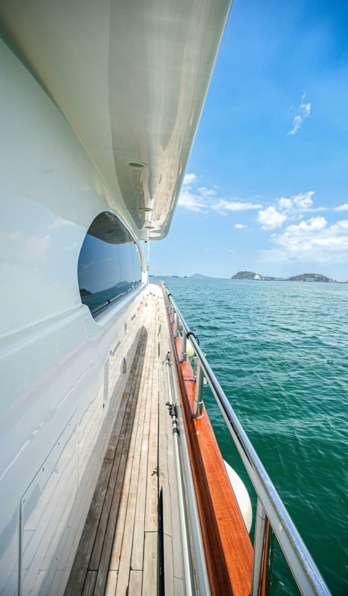 2005 Falcon Falcon 102 Flybridge