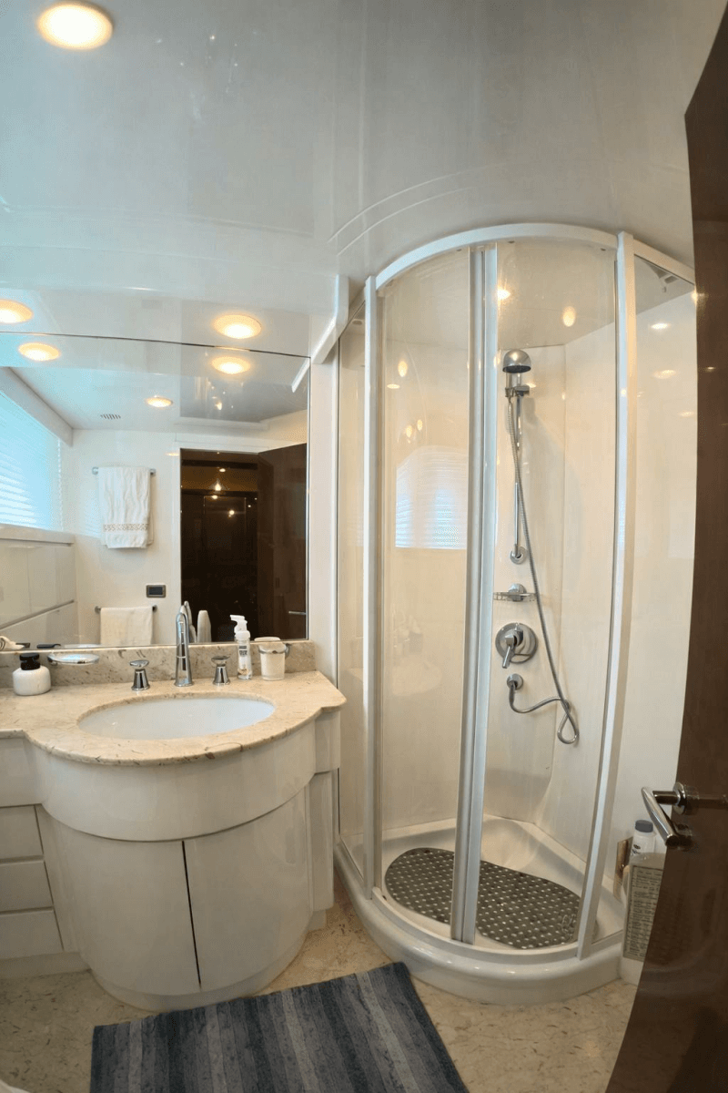 2005 Falcon Falcon 102 Flybridge