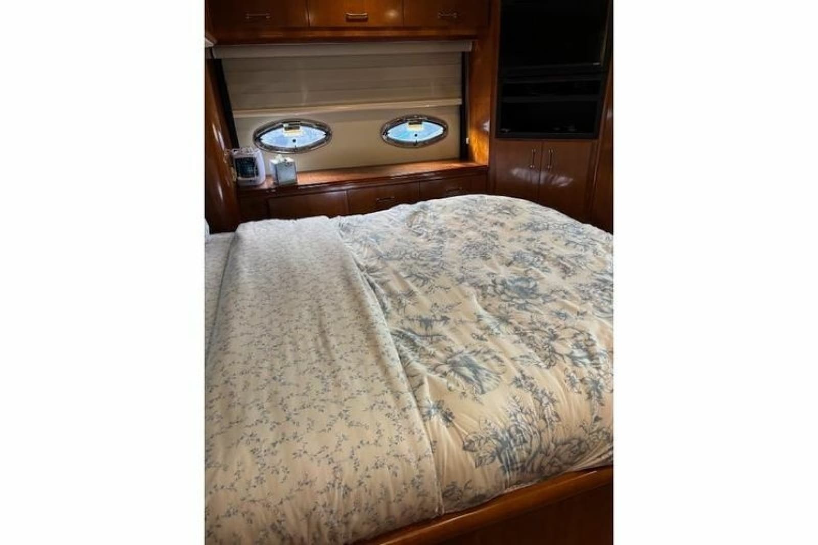 2004 Carver 