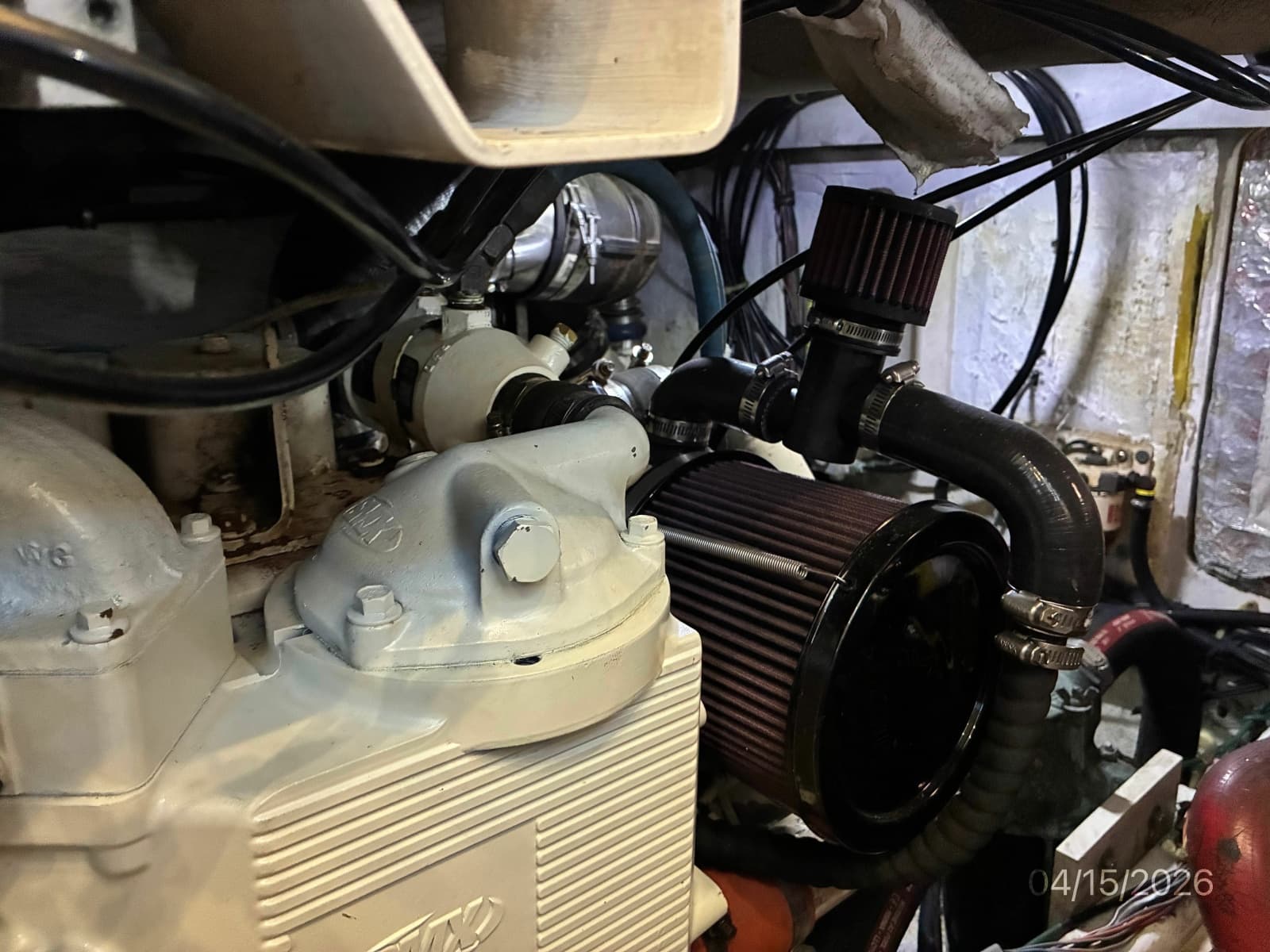 41' Maxum Engine Room