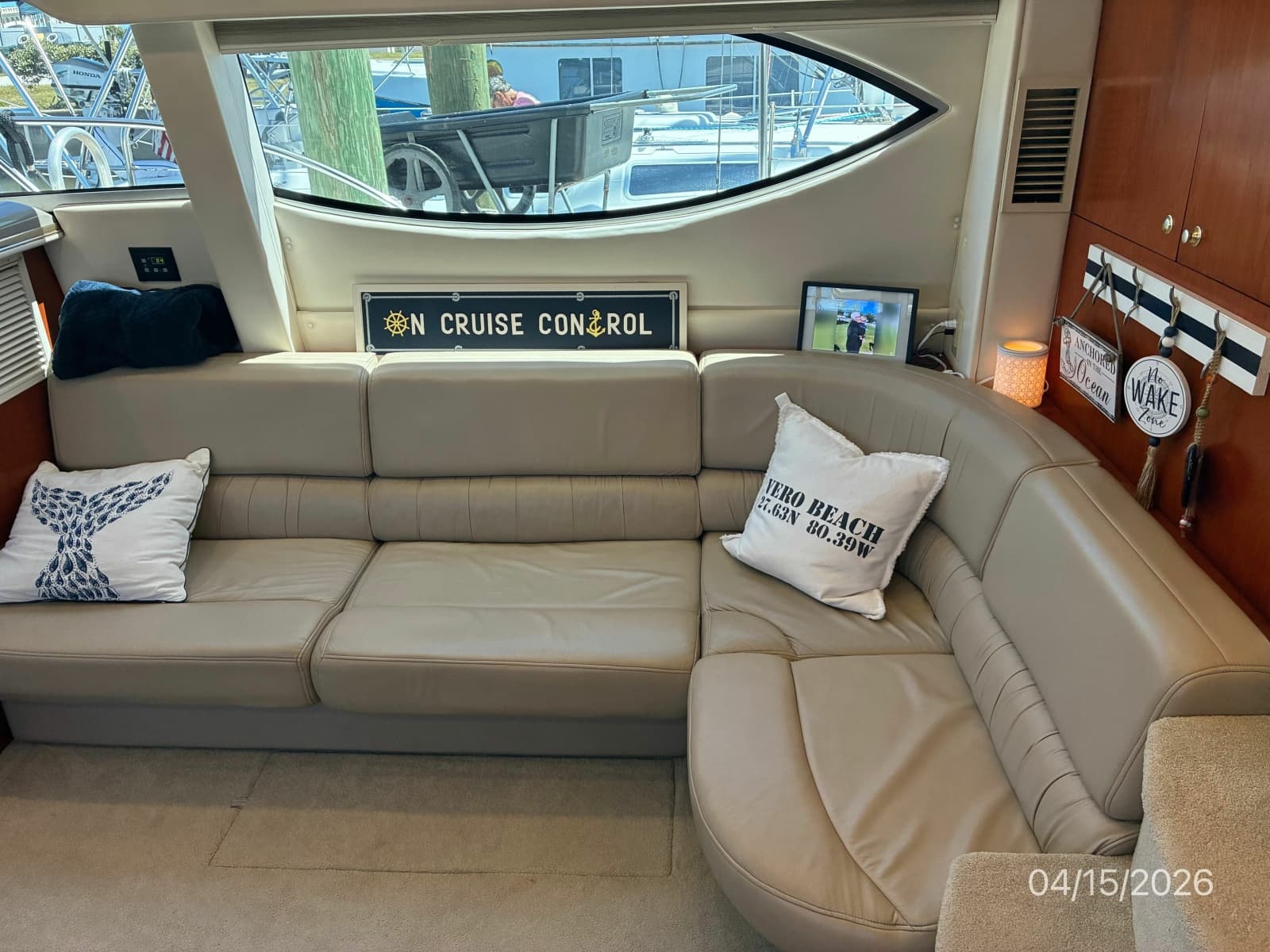 41' Maxum Salon