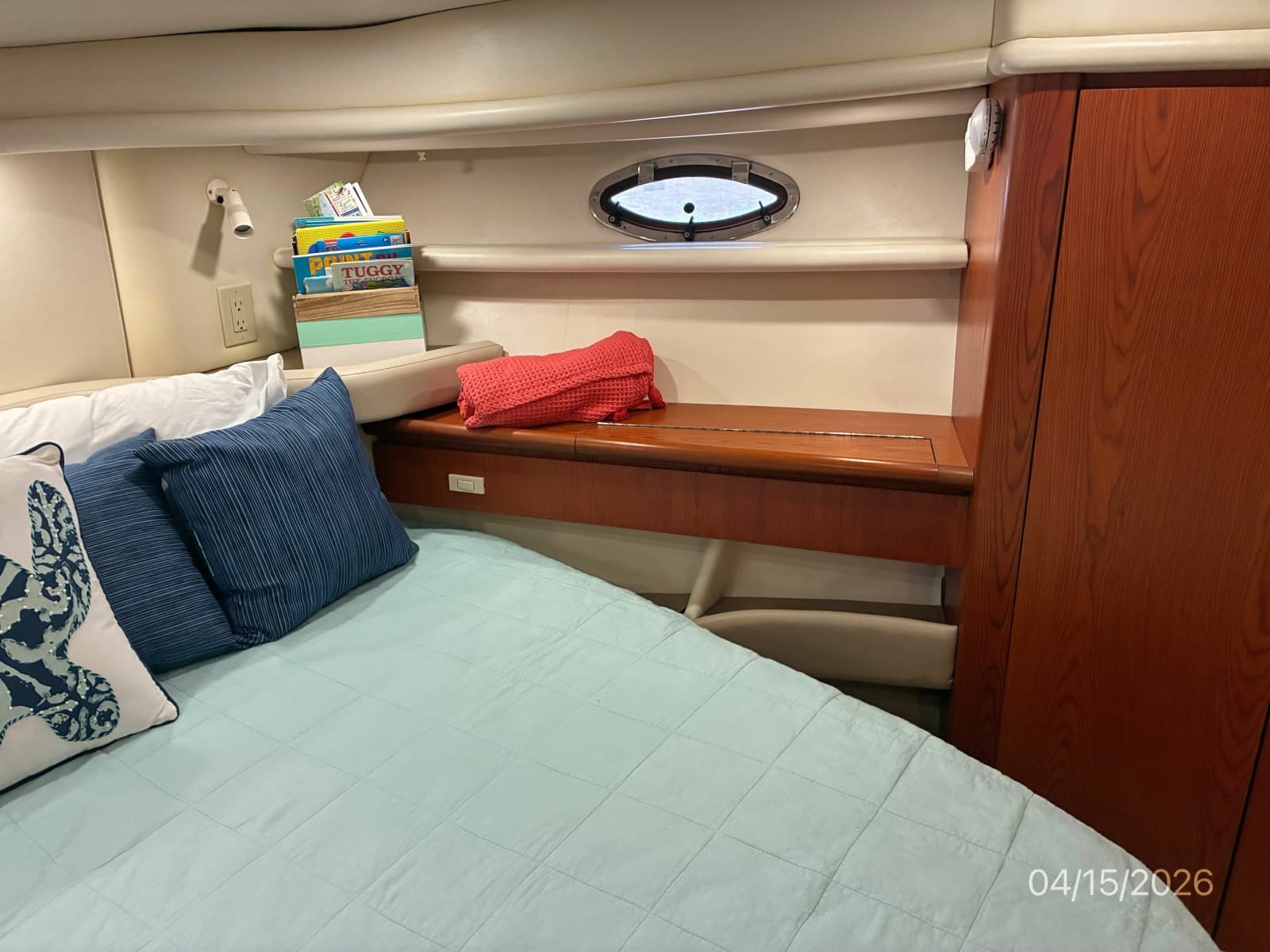 41' Maxum VIP Stateroom