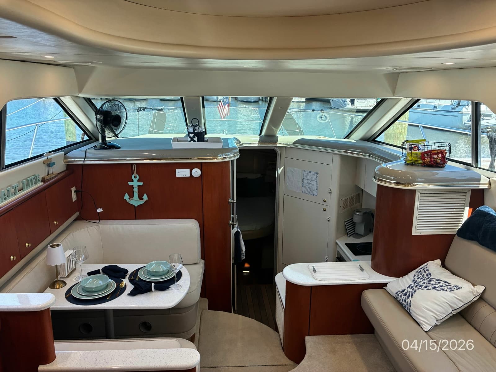 41' Maxum Salon