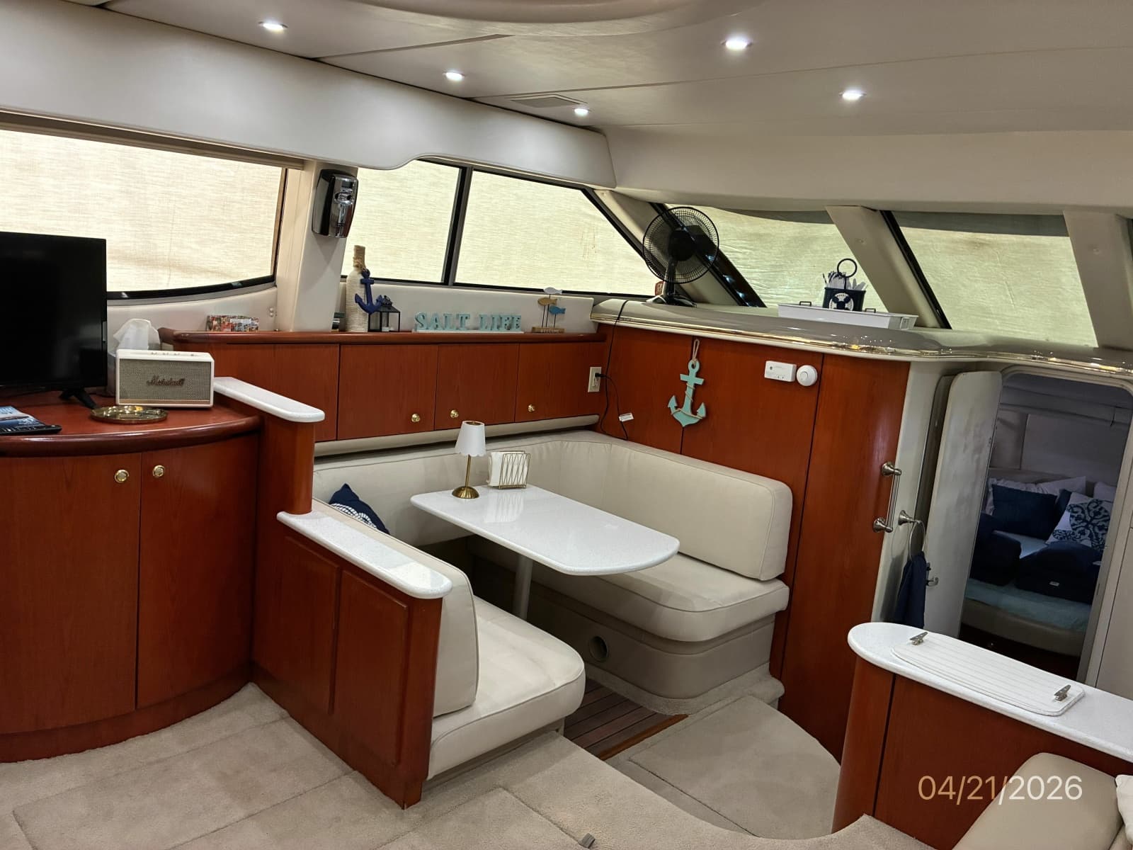 41' Maxum Salon