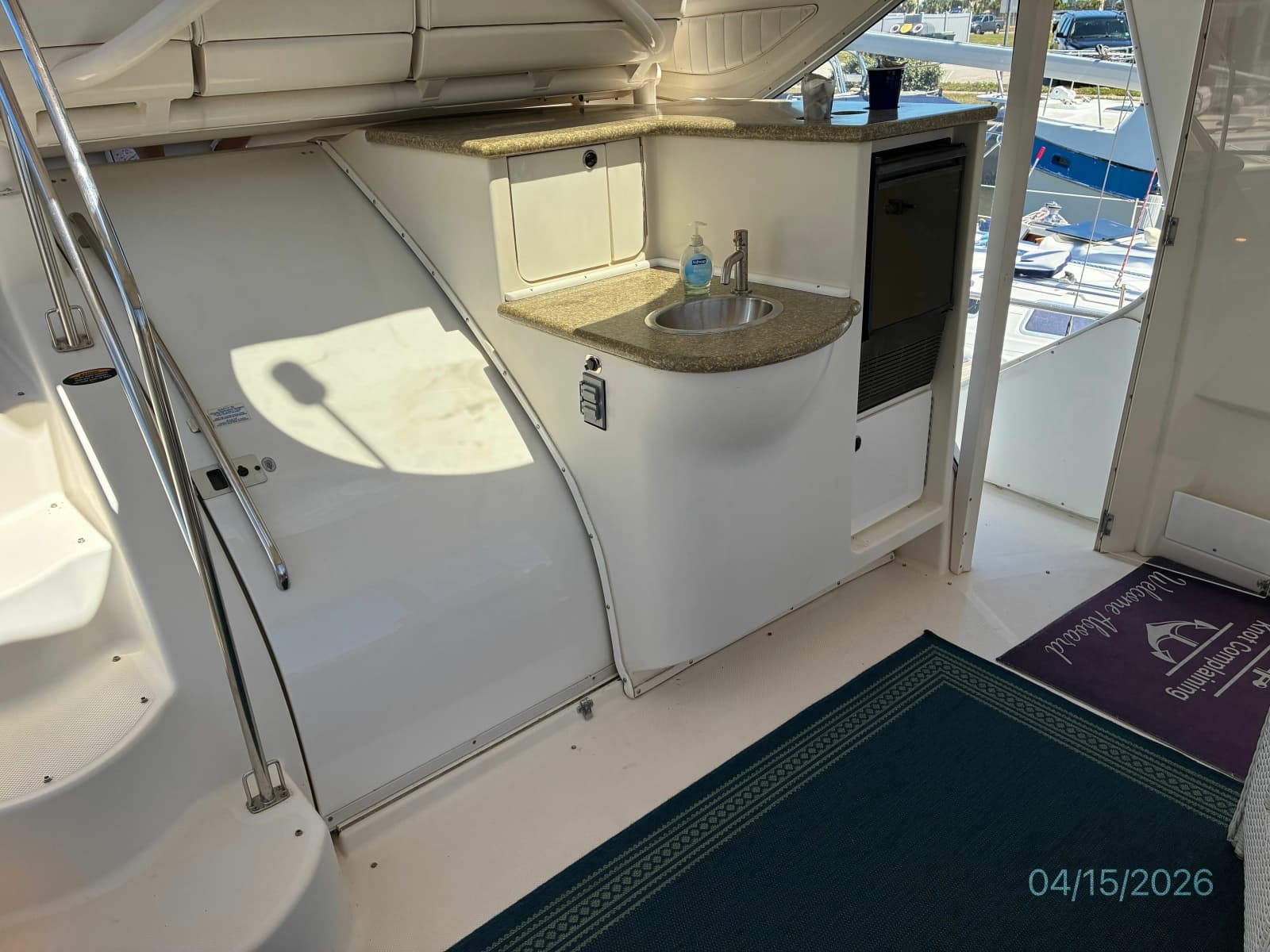 41' Maxum Aft Deck