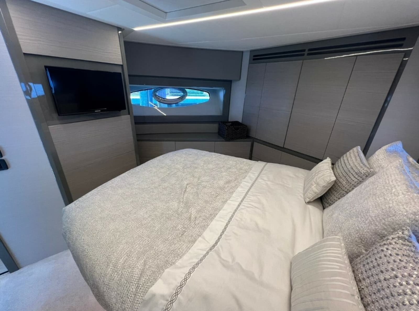2018 Pershing 