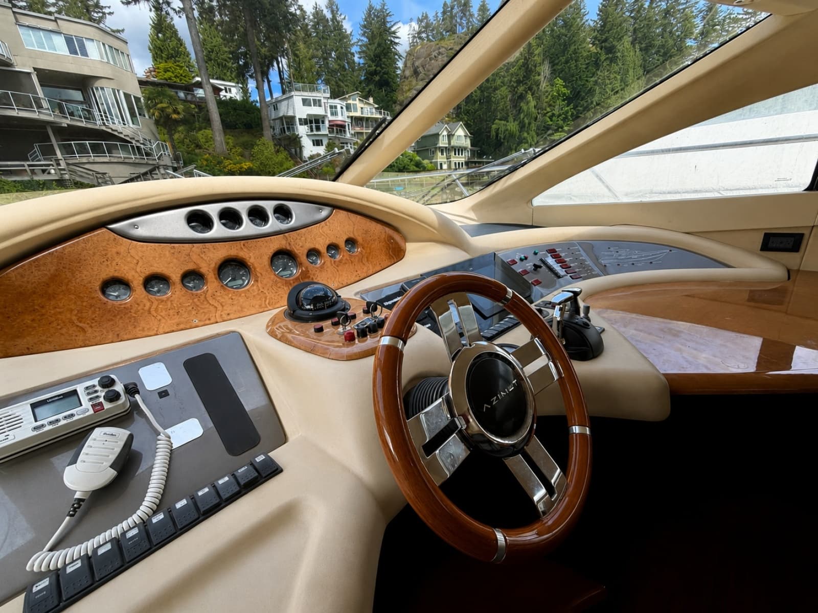 2005 Azimut Fly 62
