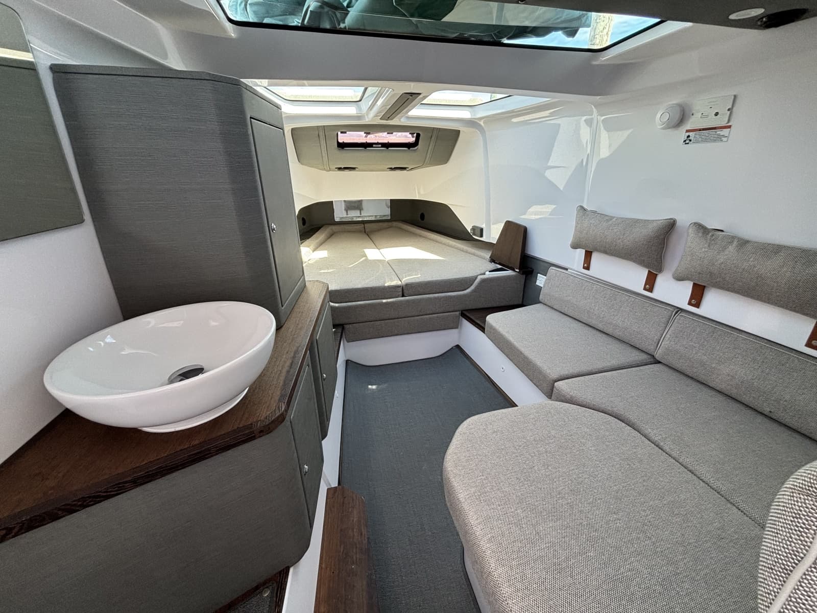2023 Axopar 37XC Cross Cabin