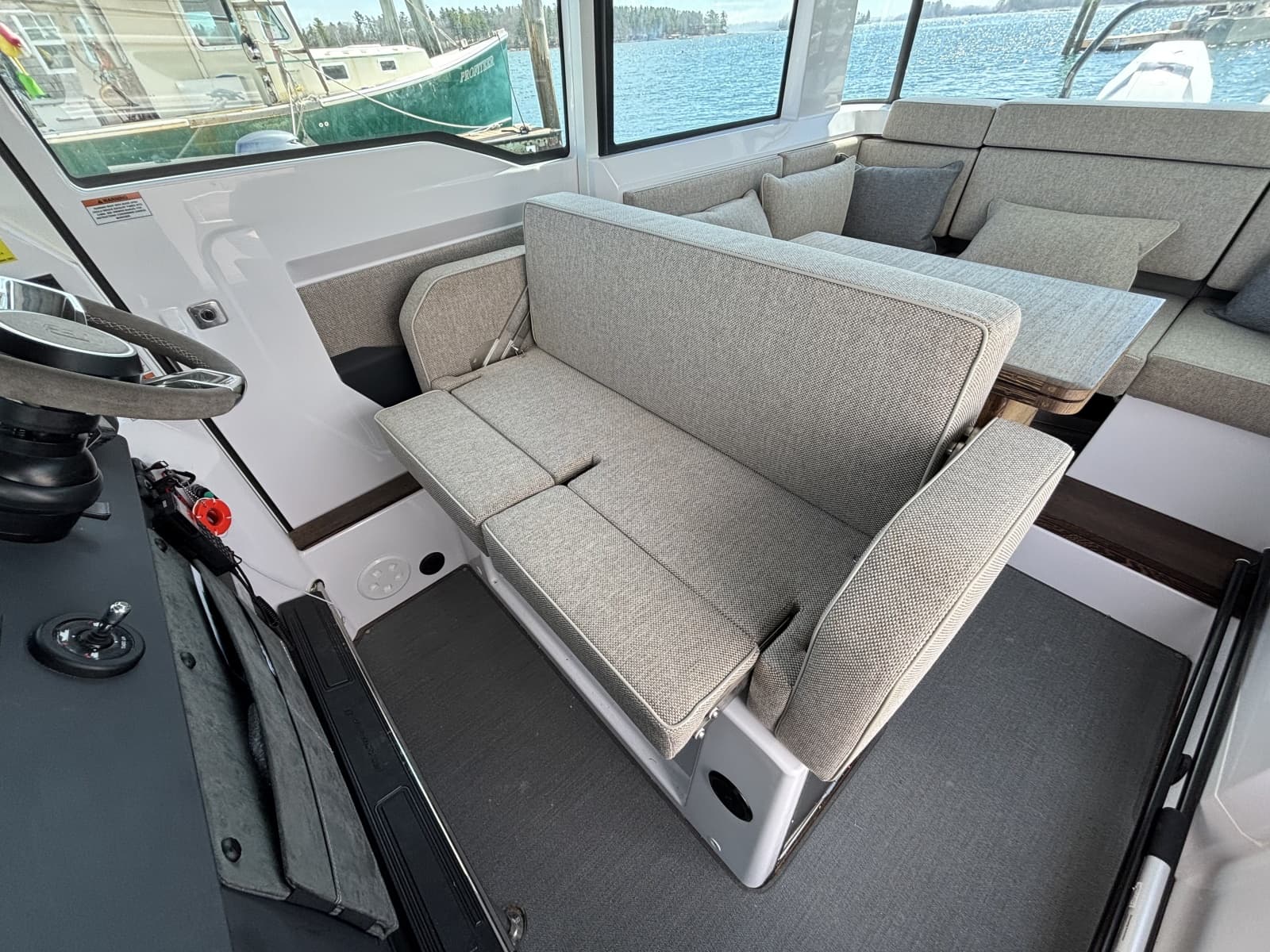 2023 Axopar 37XC Cross Cabin
