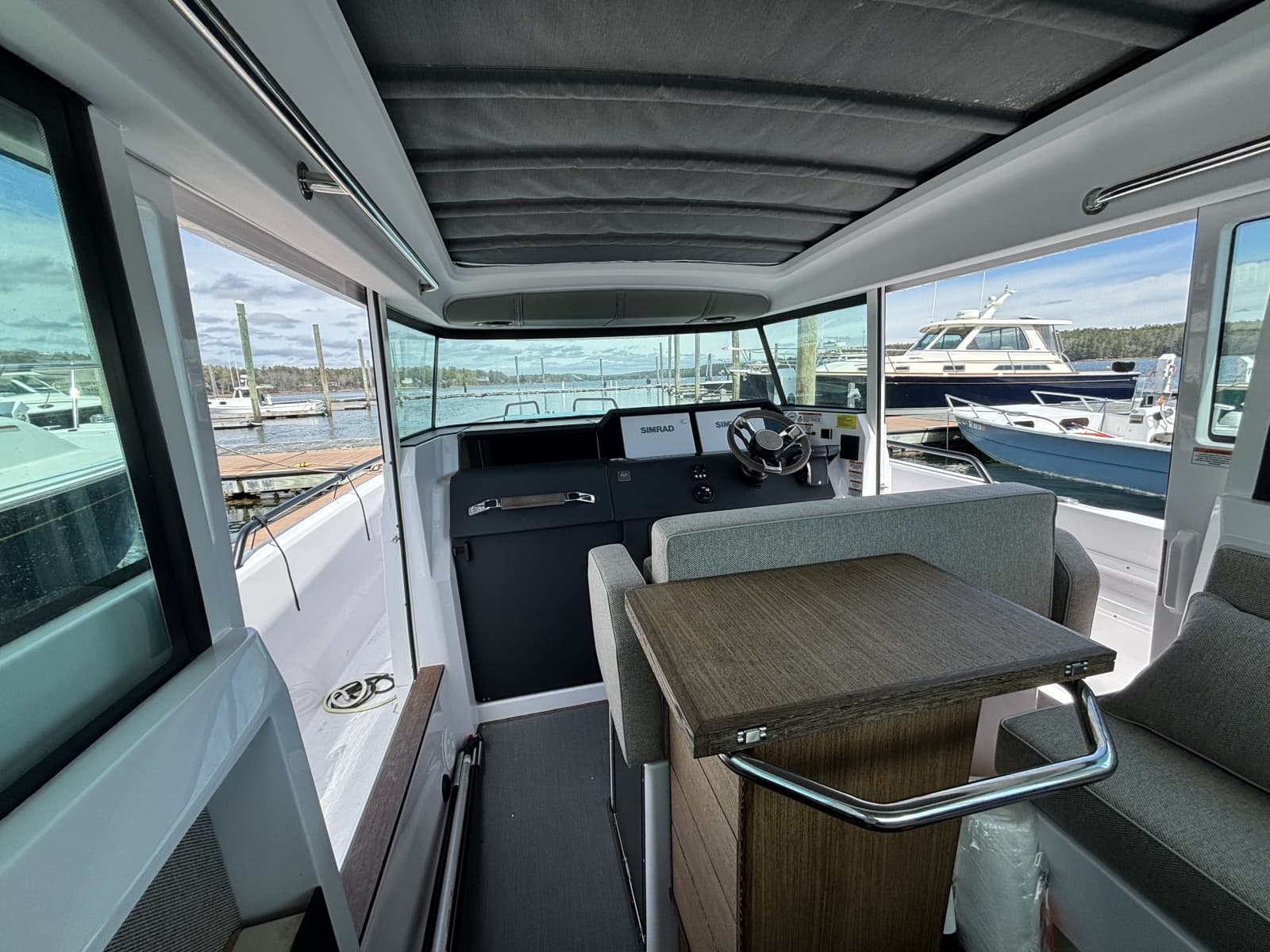 2023 Axopar 37XC Cross Cabin