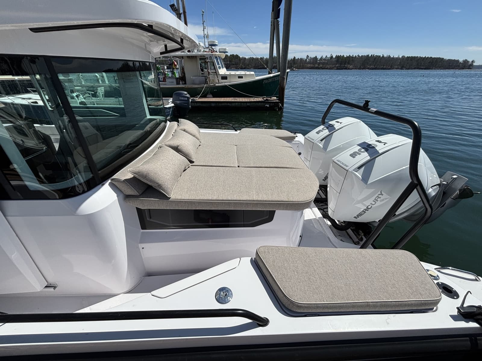 2023 Axopar 37XC Cross Cabin
