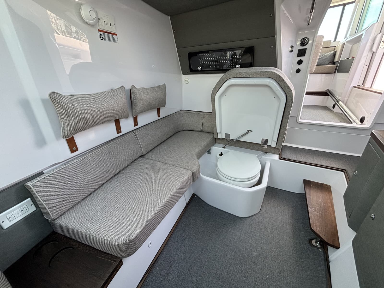 2023 Axopar 37XC Cross Cabin