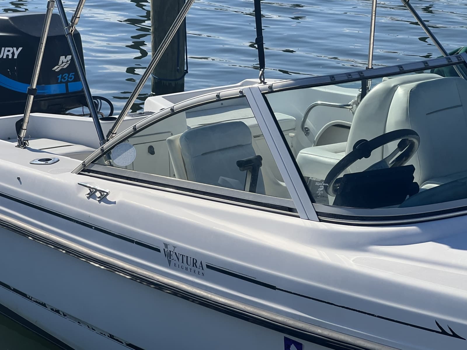 2000 Boston Whaler 18 Ventura Bowrider