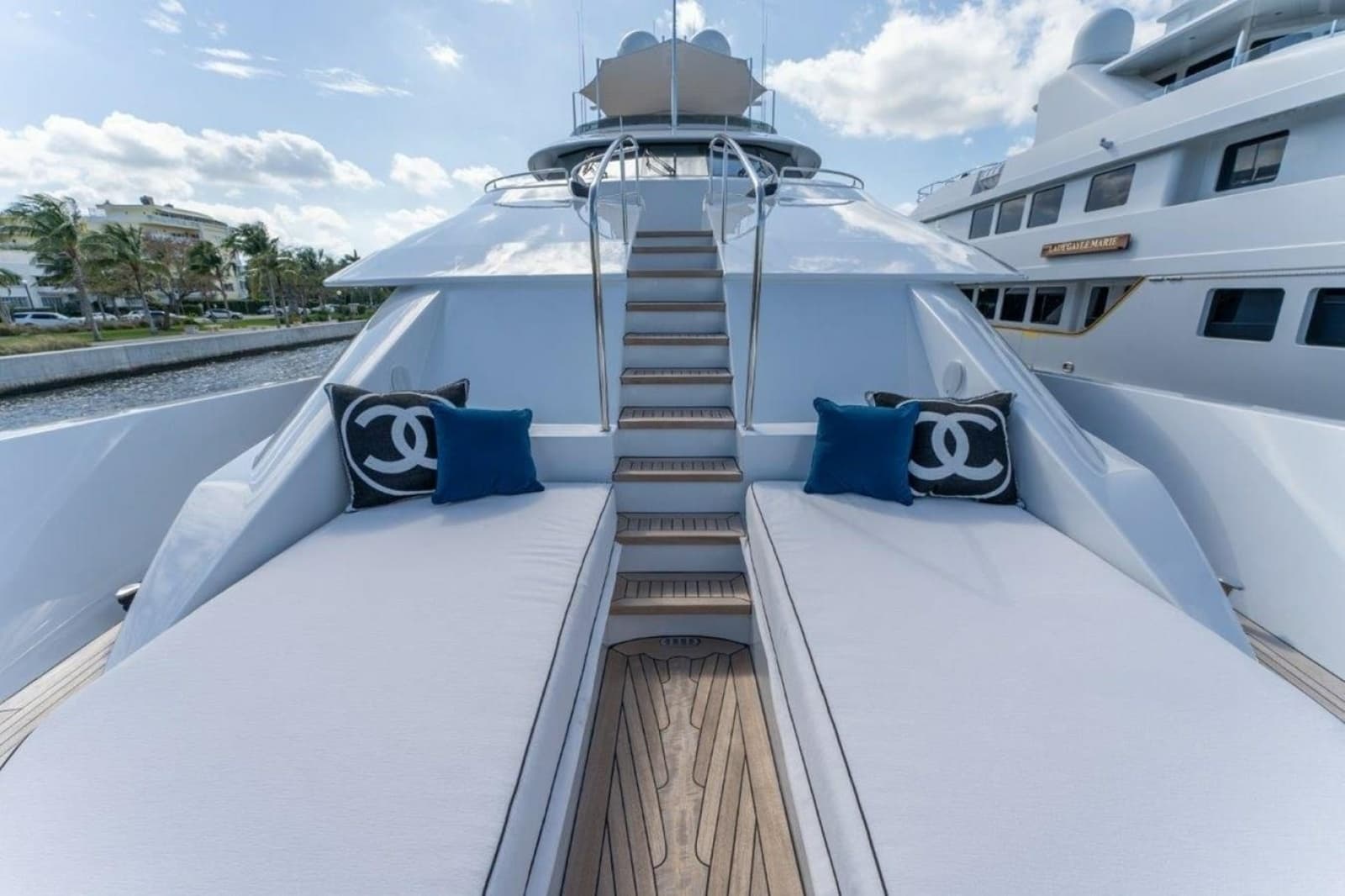 2006 Westport 130 Motoryacht