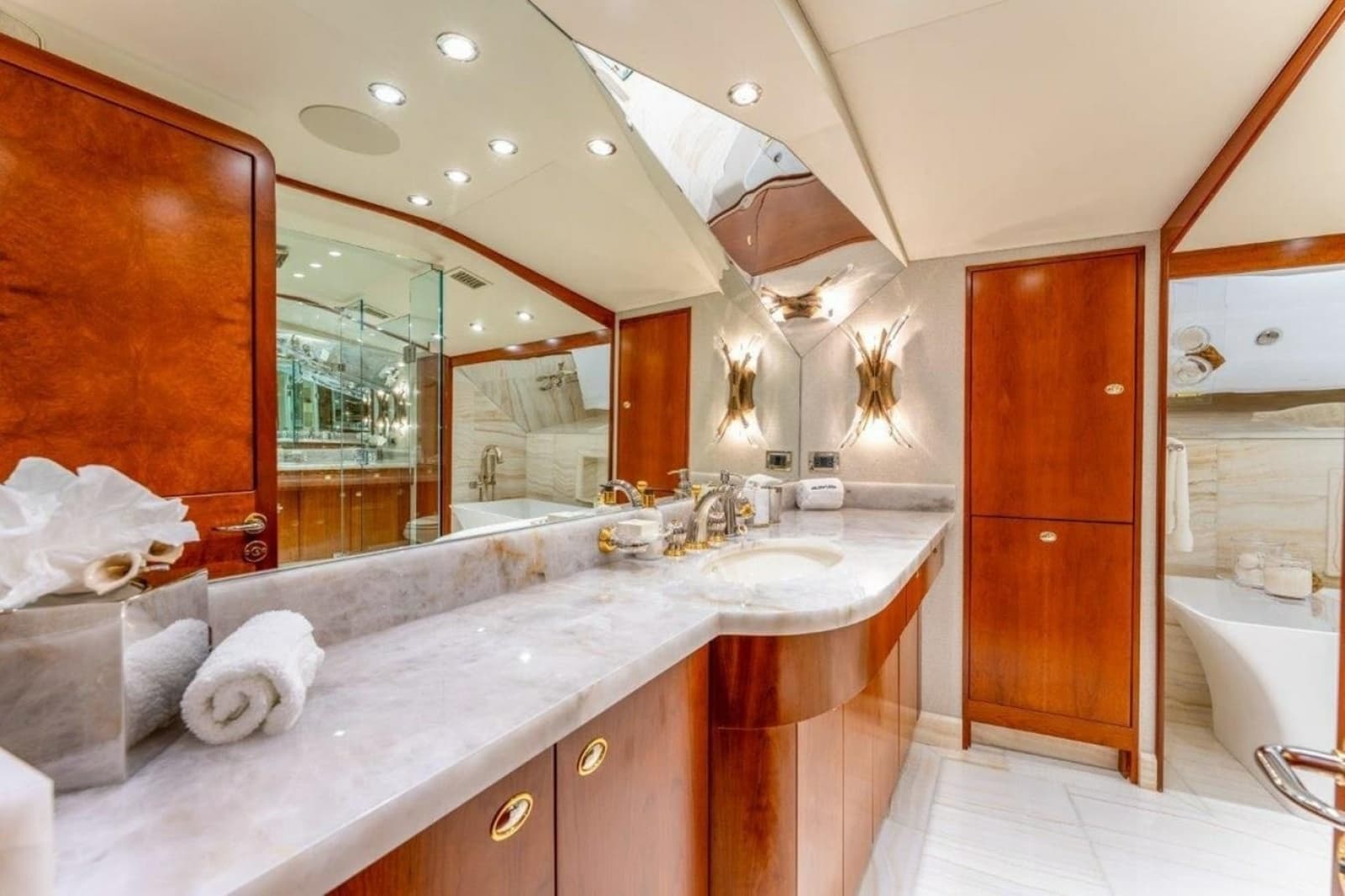 2006 Westport 130 Motoryacht