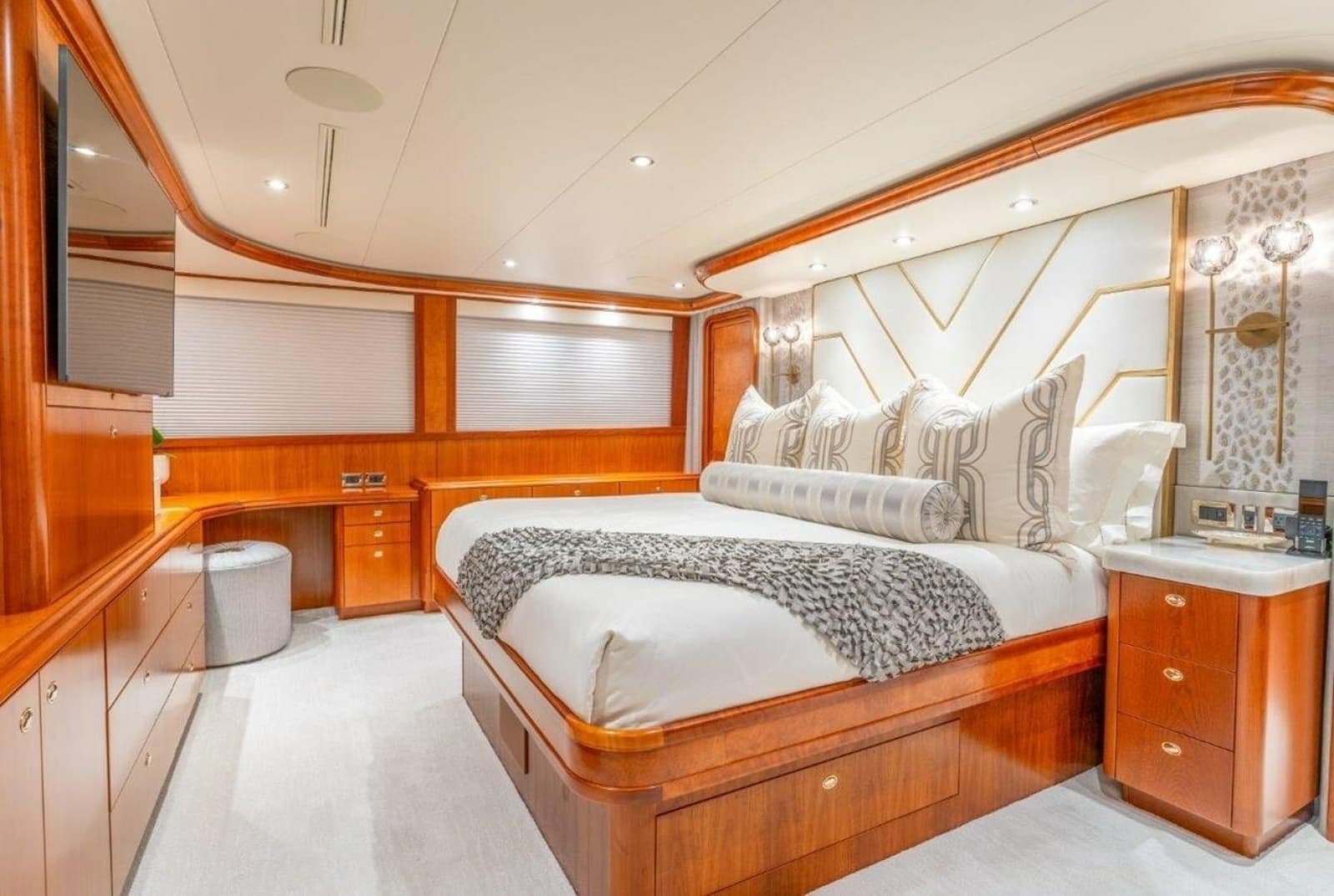 2006 Westport 130 Motoryacht
