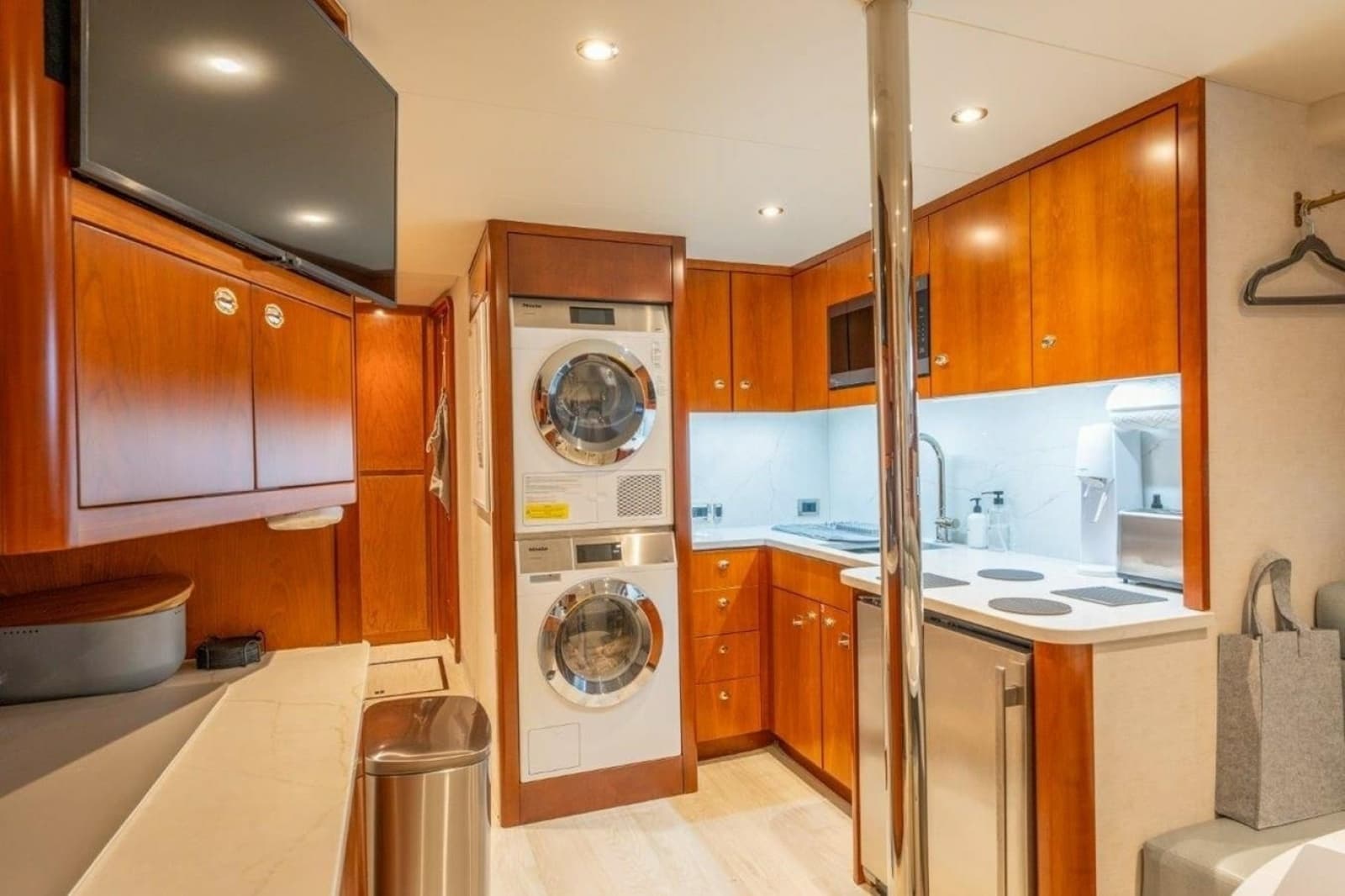 2006 Westport 130 Motoryacht