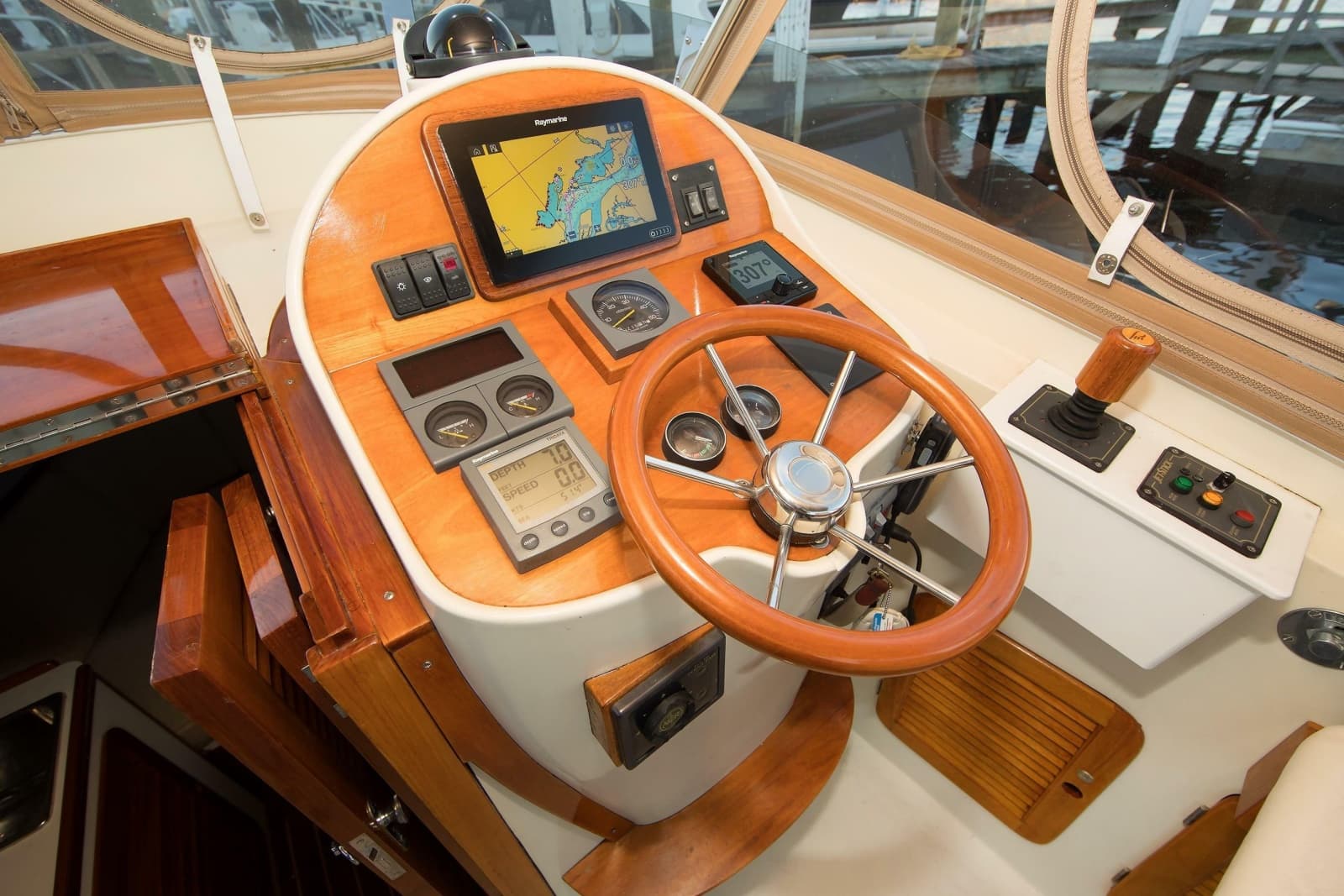 1997 Hinckley Runabout 29