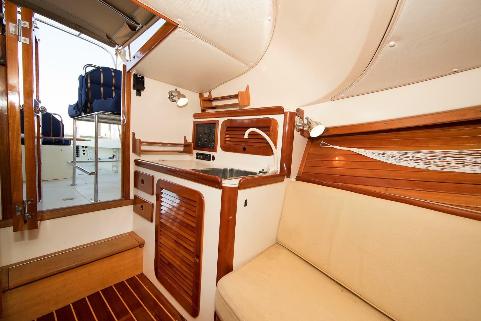 1997 Hinckley Runabout 29