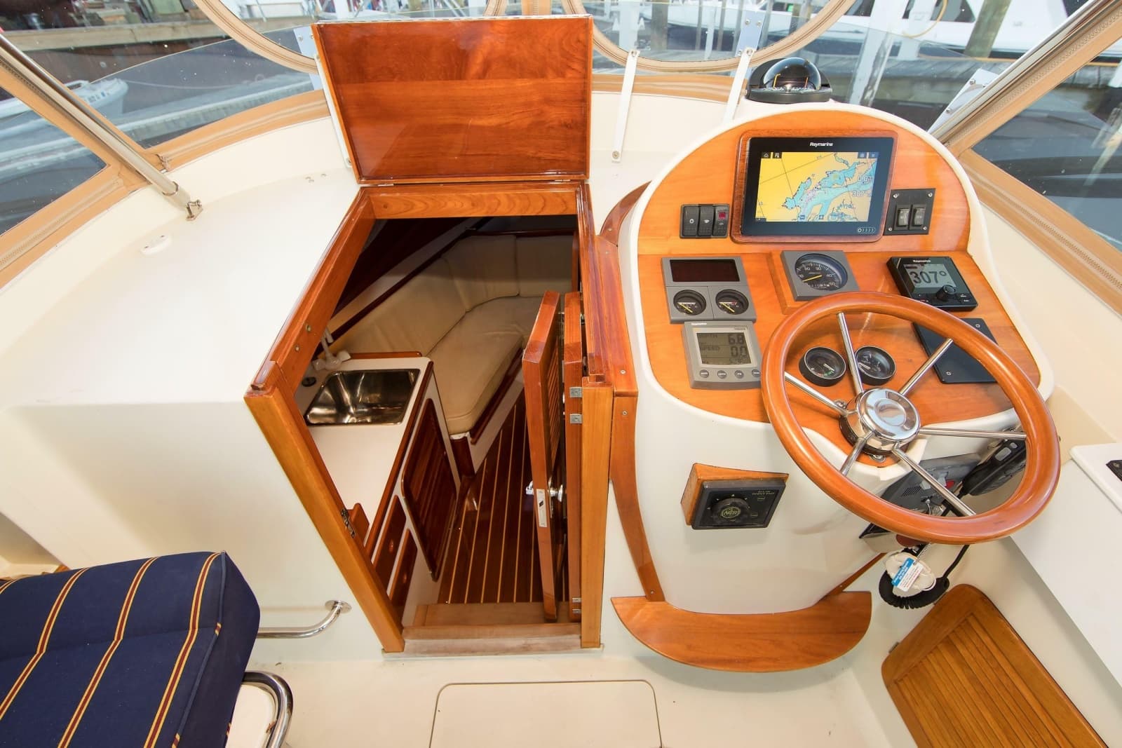 1997 Hinckley Runabout 29
