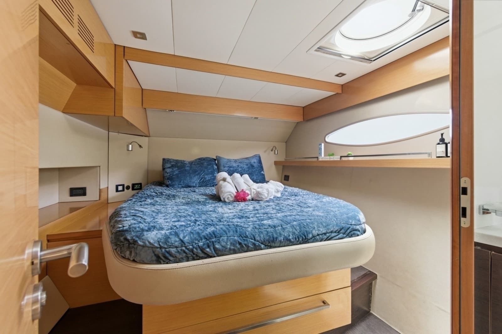 2013 Fountaine Pajot Sanya 57