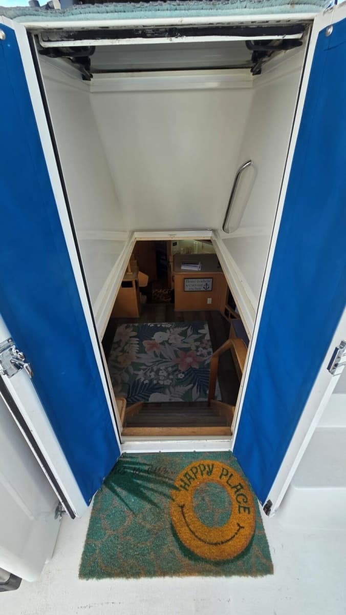 Salon Entrance