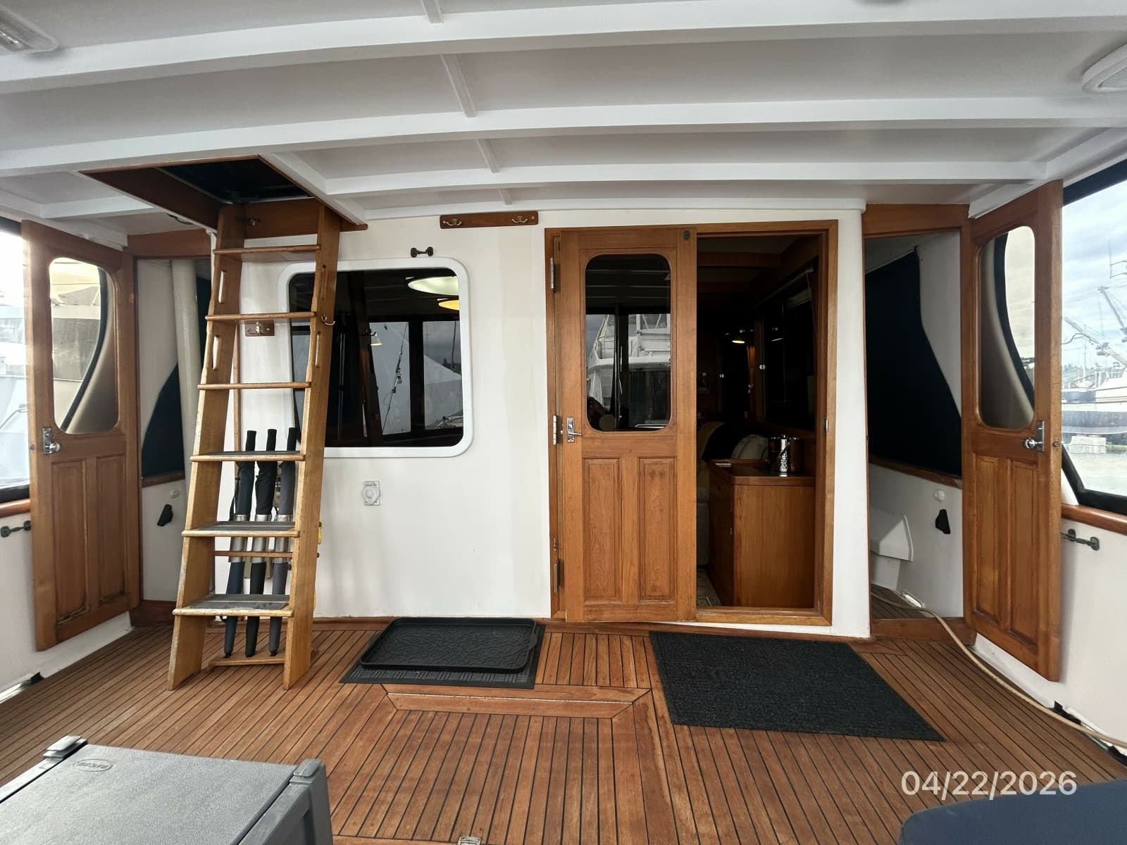 49' DeFever aftdeck forward
