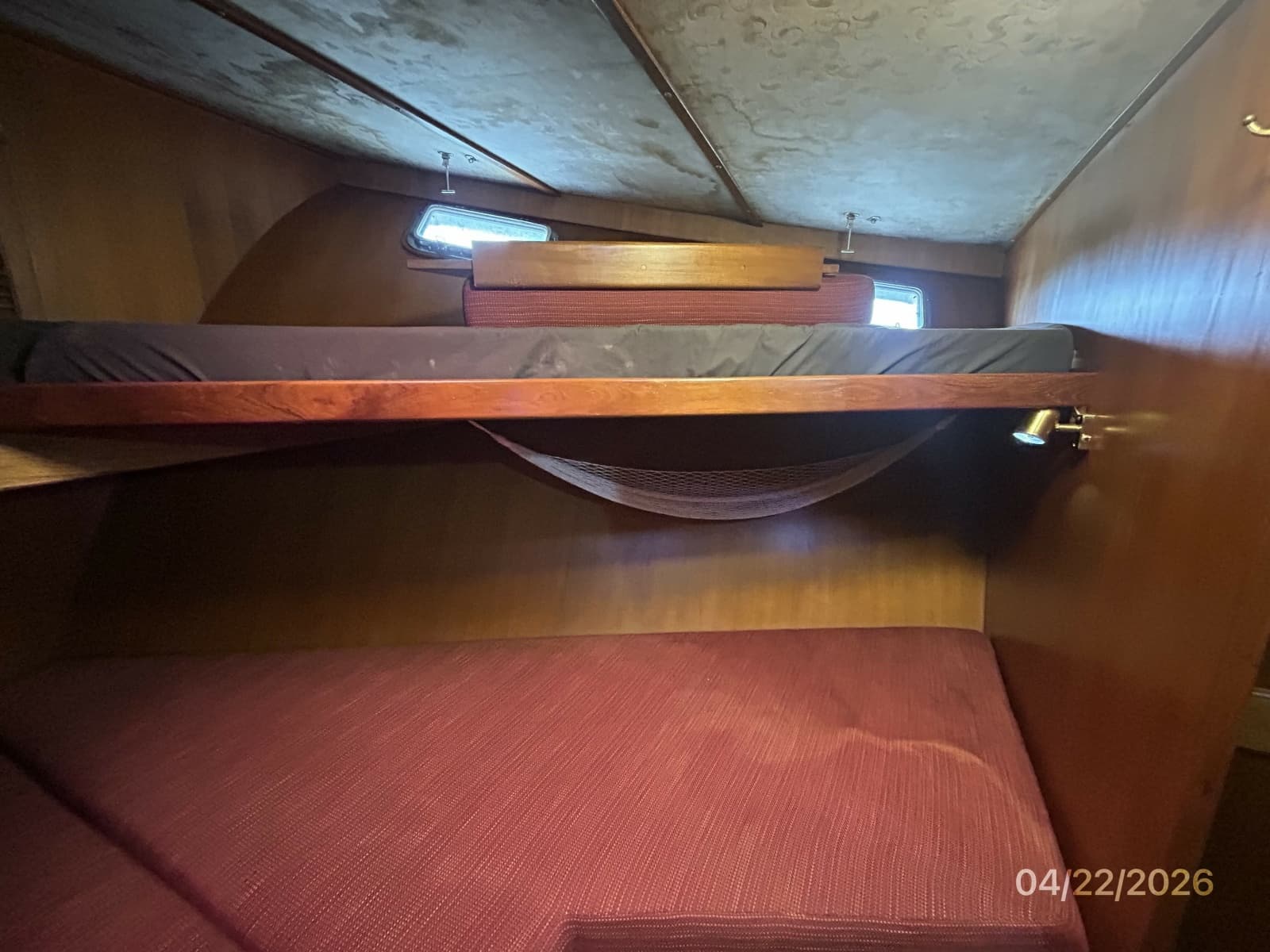 49' DeFever guest stateroom starboard
