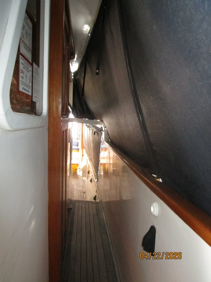 49' DeFever port side deck1
