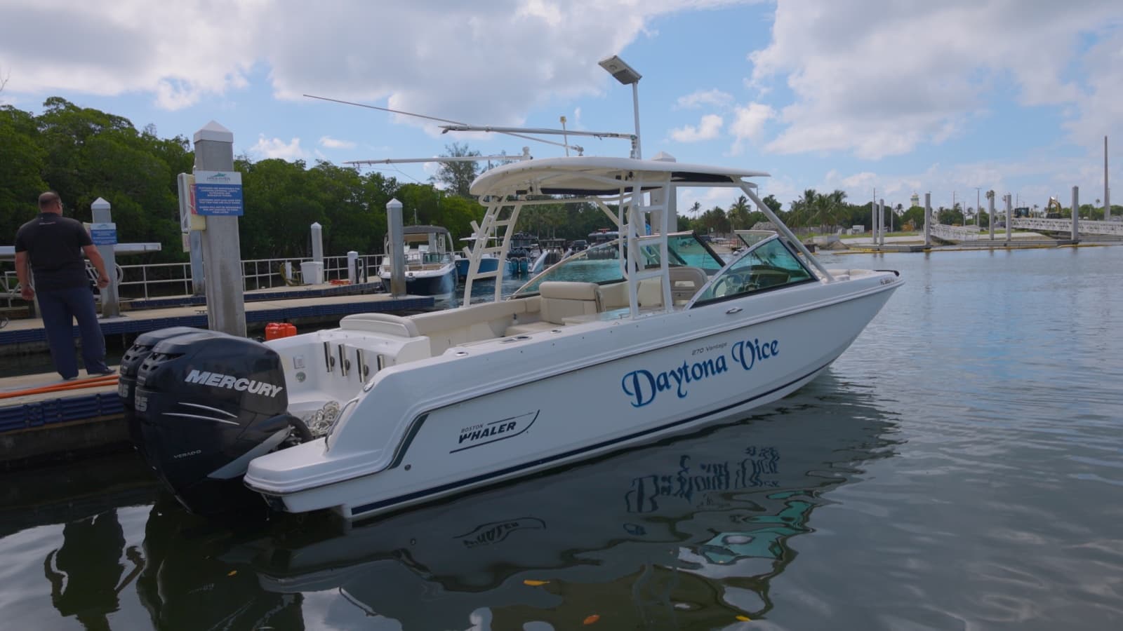 2014 Pre Owned BW 270 Vantage .00_01_17_20.Still003