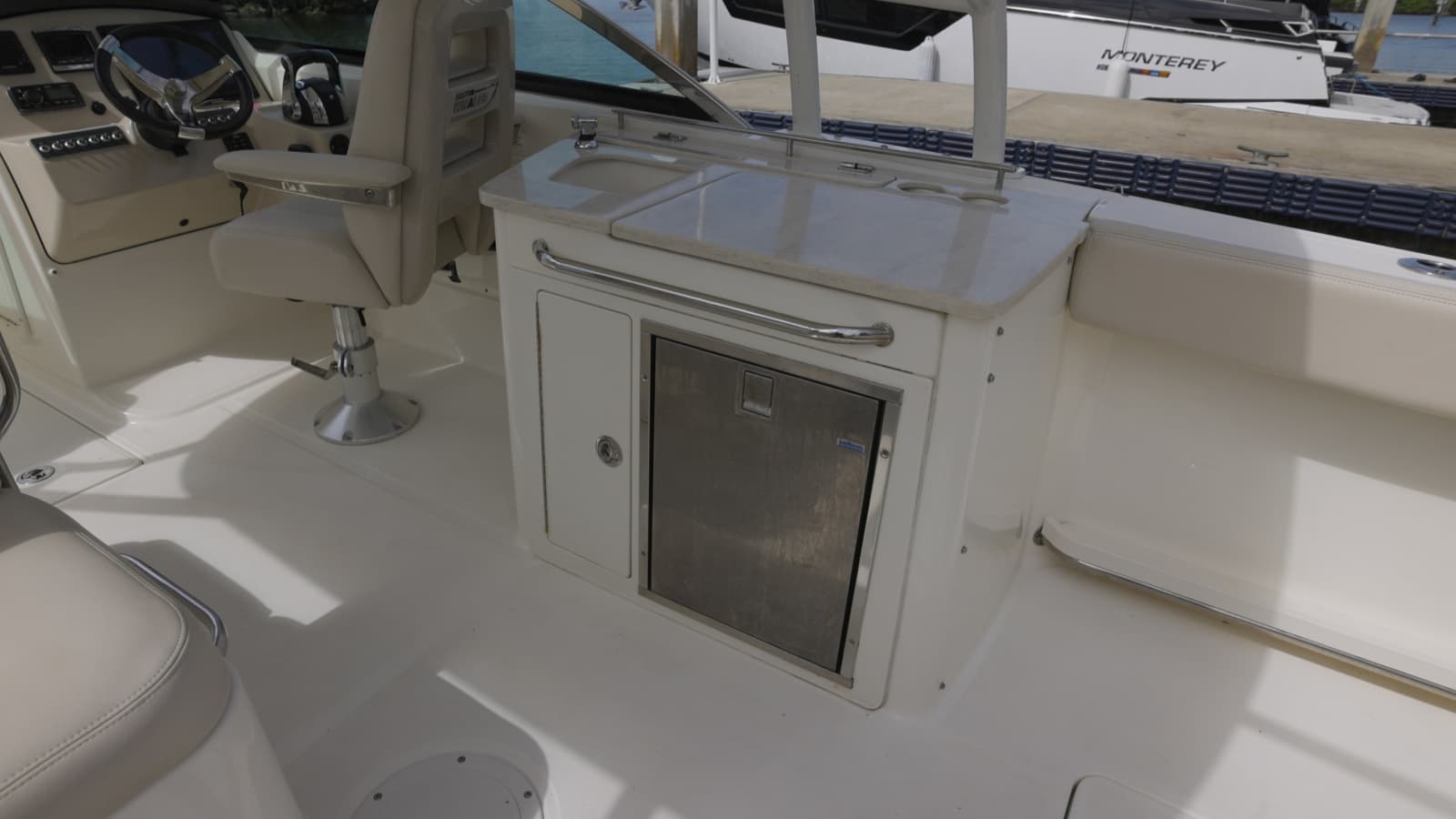 2014 Pre Owned BW 270 Vantage .00_00_56_06.Still013