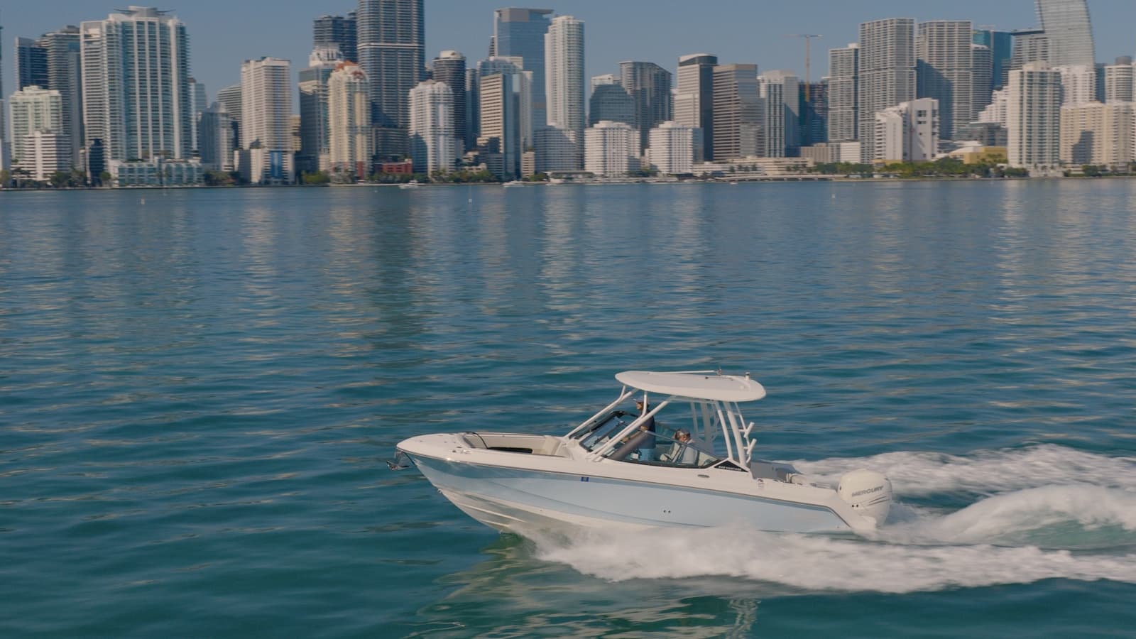 2022 Boston Whaler 240 Vantage