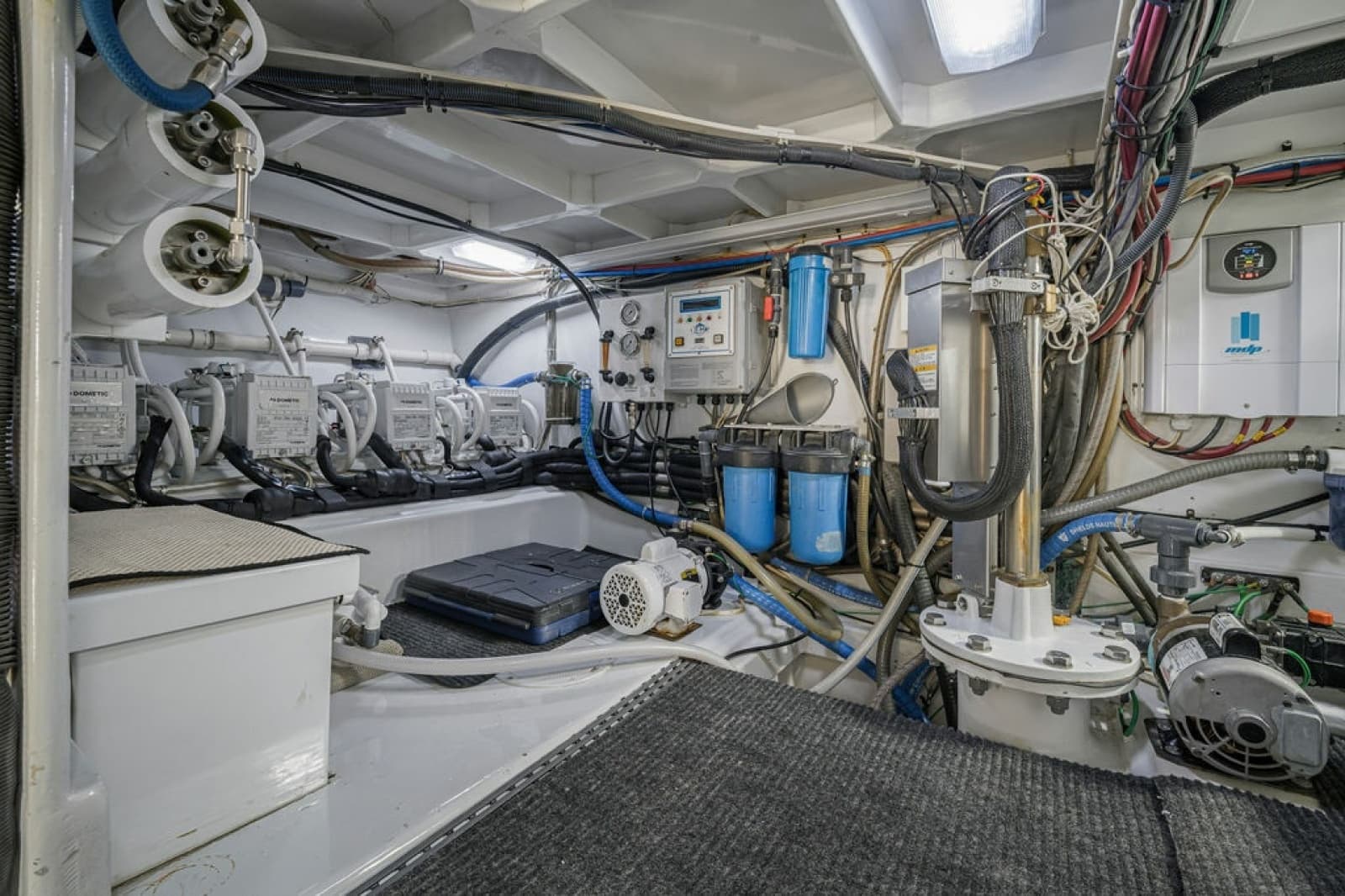 EngineRoom00005