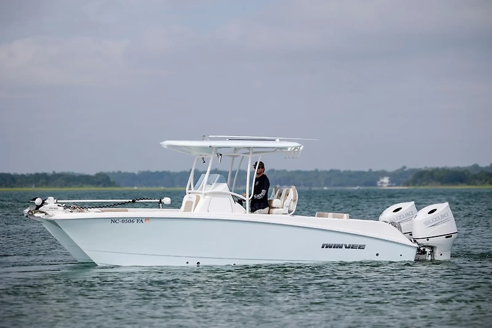 2023 Twin Vee 240 GFX