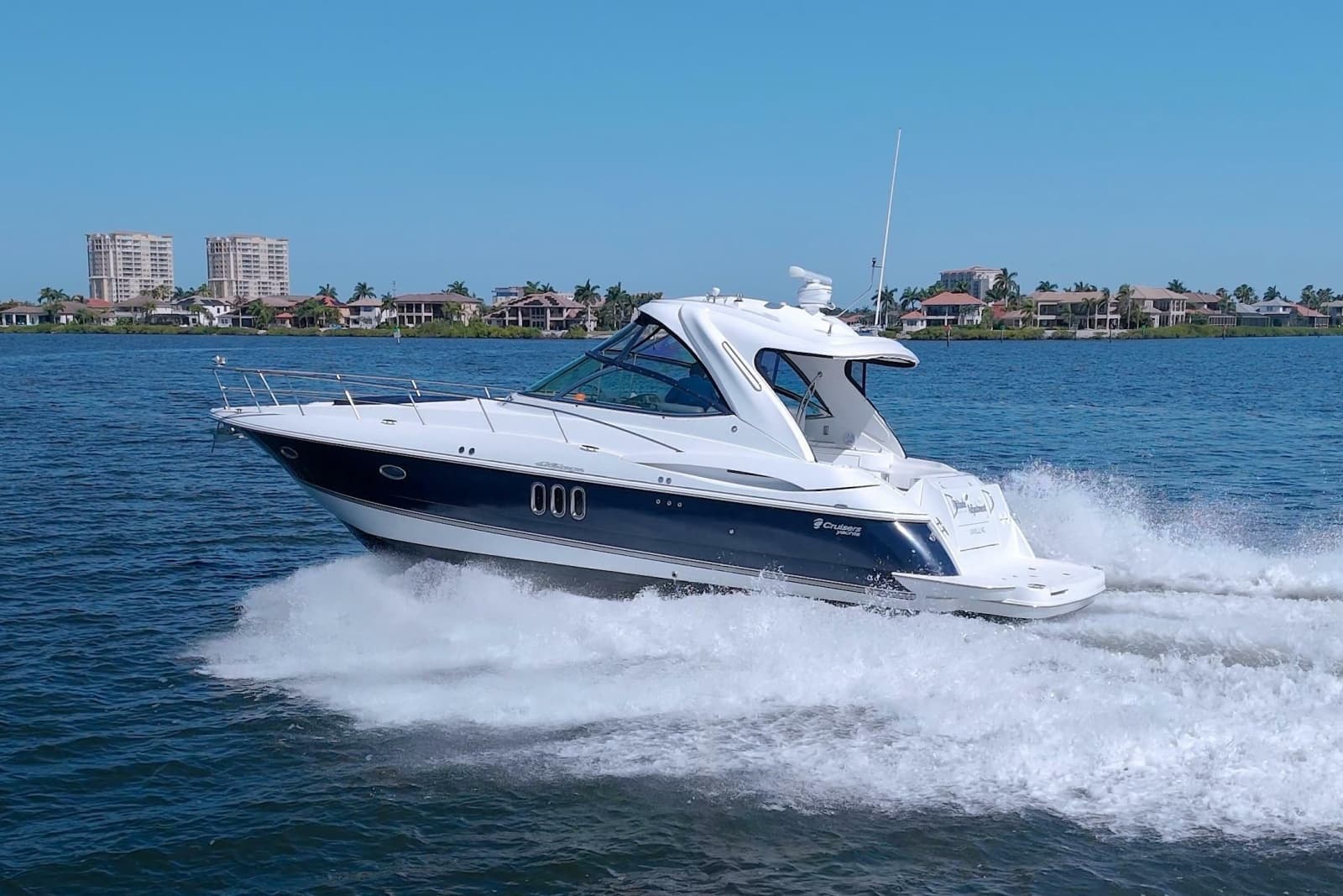 2008 Cruisers Yachts 420 Express
