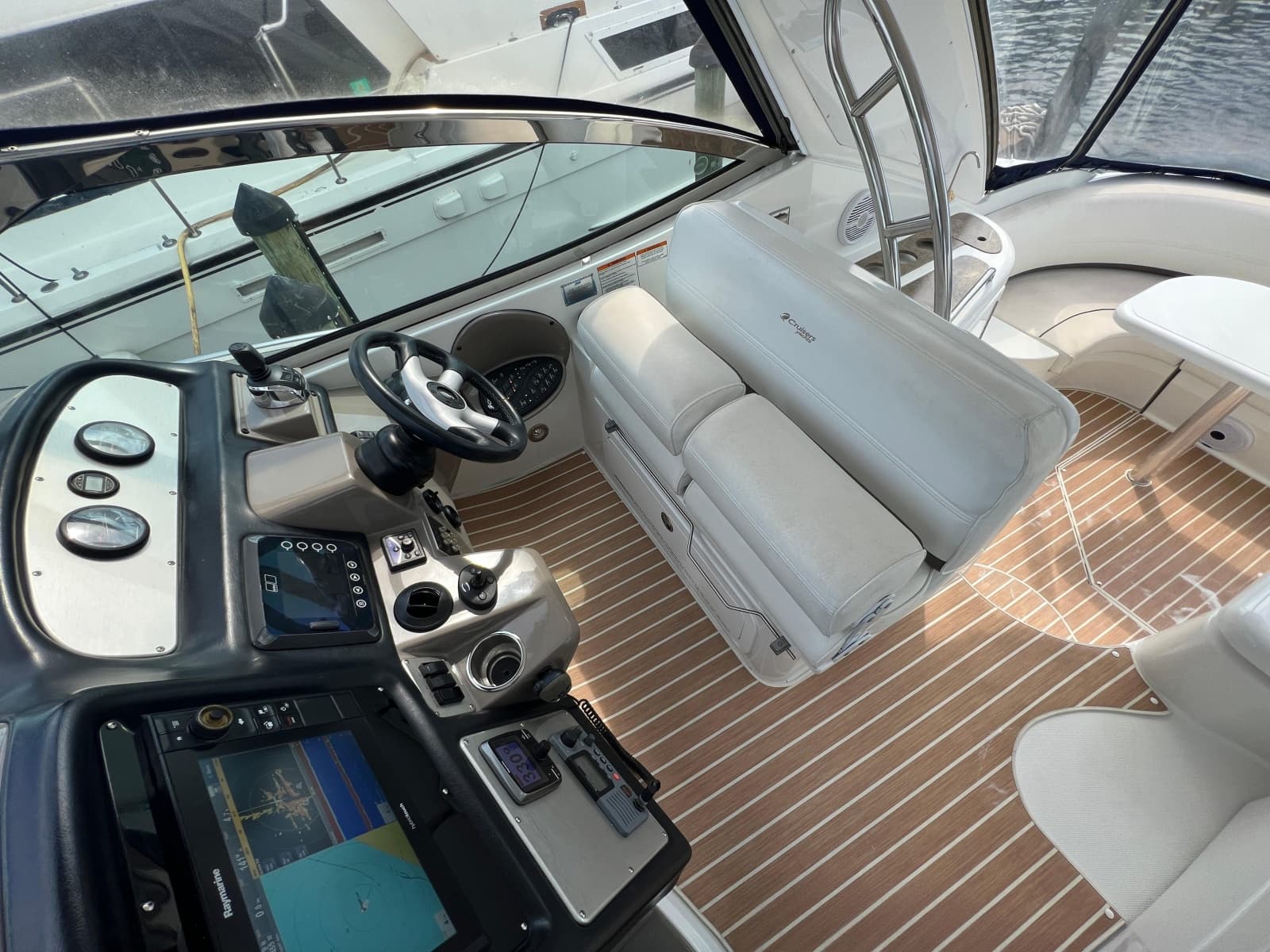 2008 Cruisers Yachts 420 Express