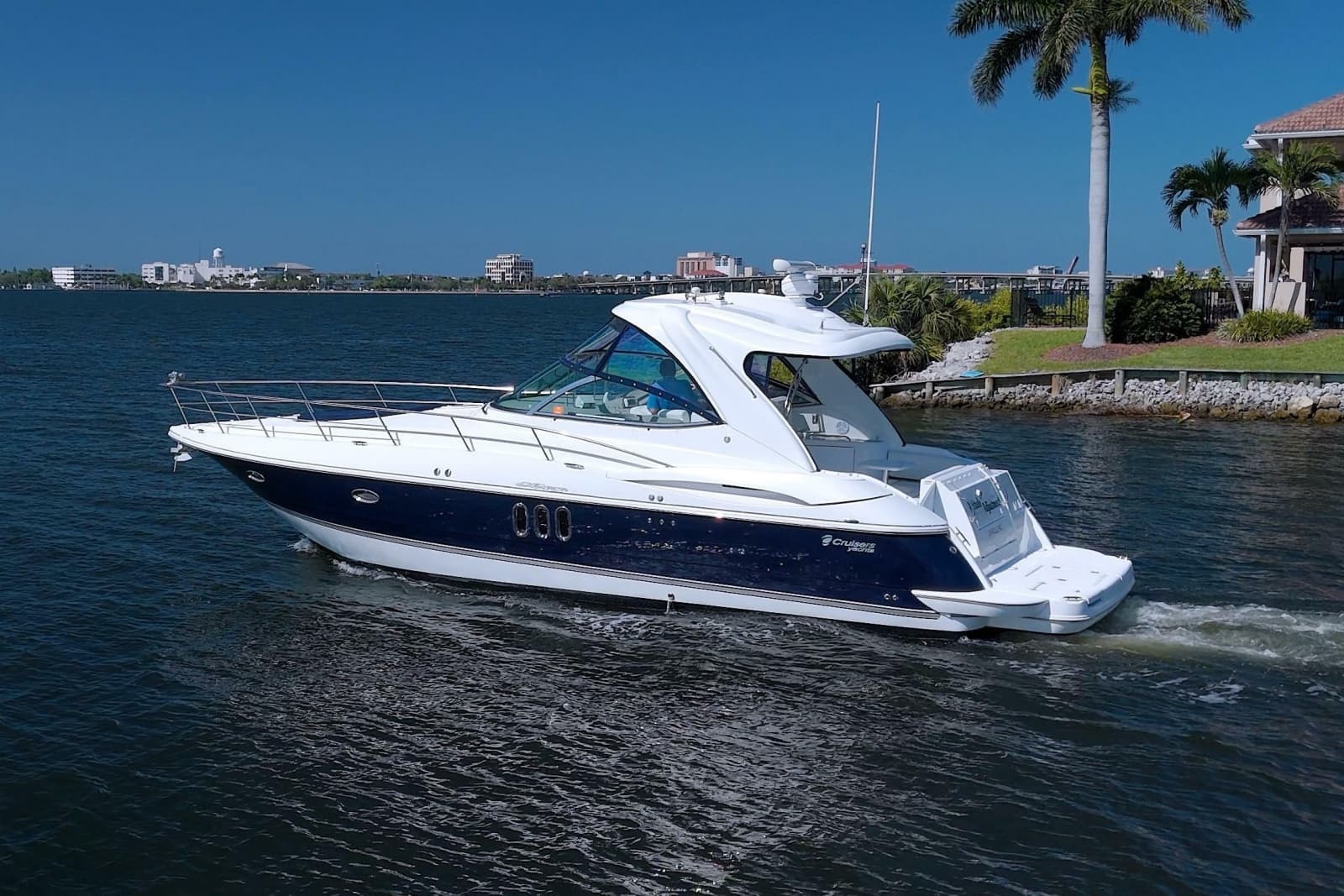 2008 Cruisers Yachts 420 Express