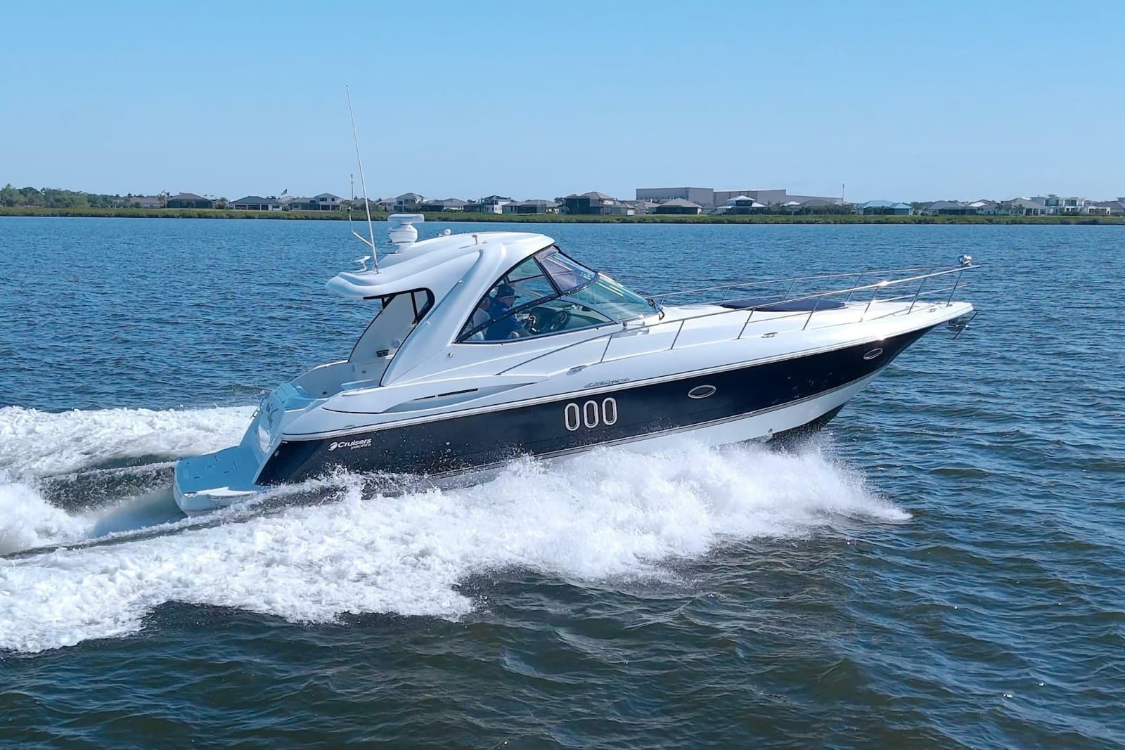2008 Cruisers Yachts 420 Express