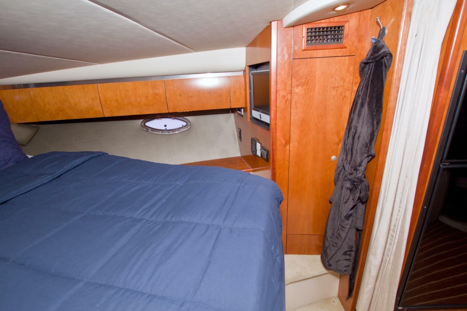 2008 Cruisers Yachts 420 Express