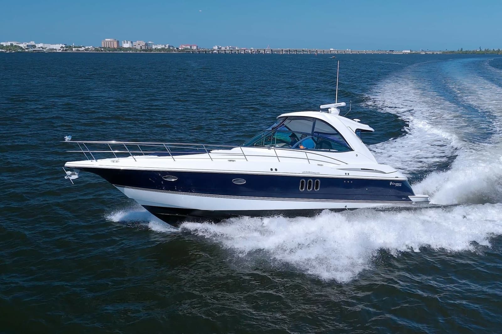 2008 Cruisers Yachts 420 Express