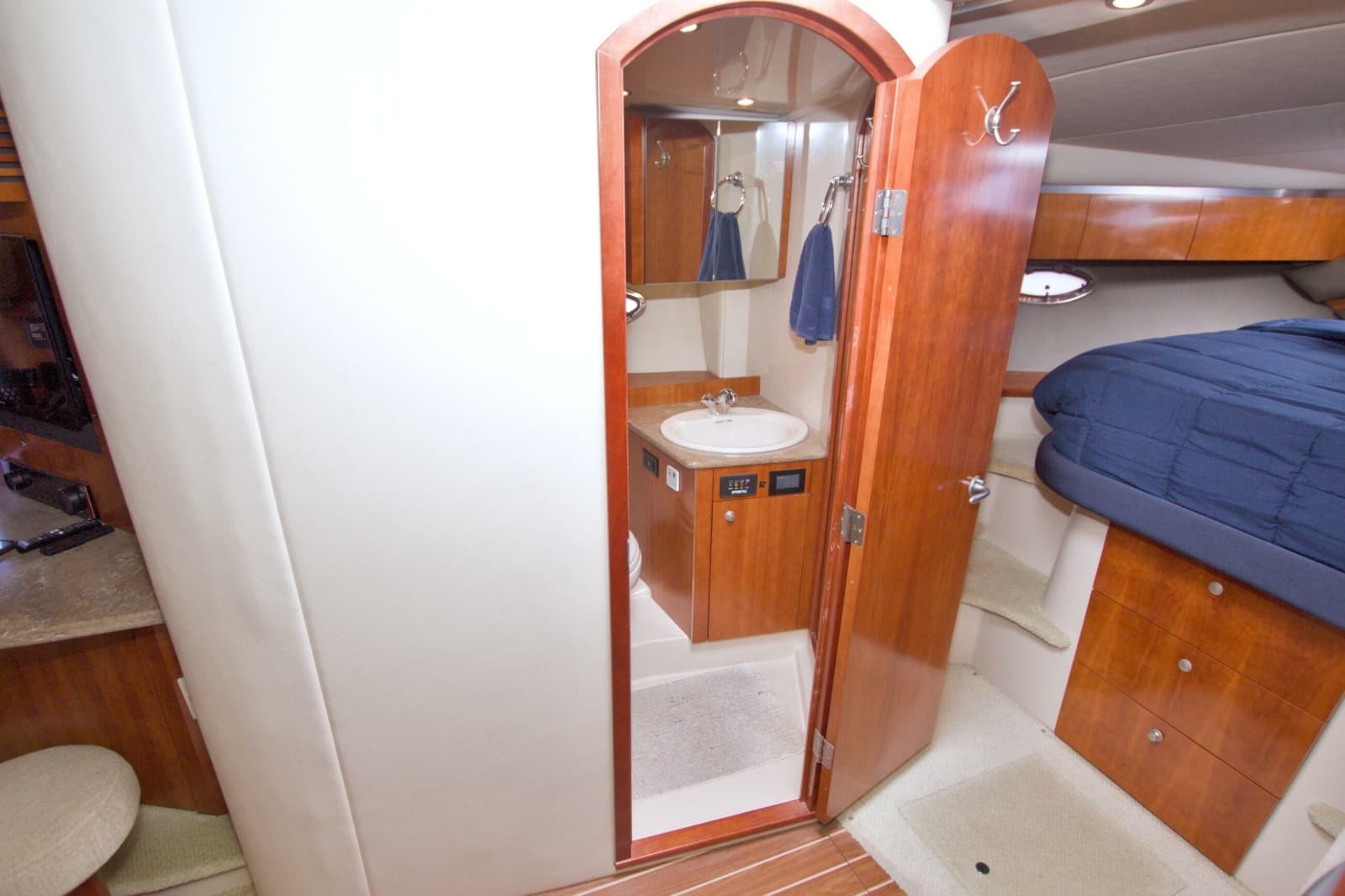 2008 Cruisers Yachts 420 Express